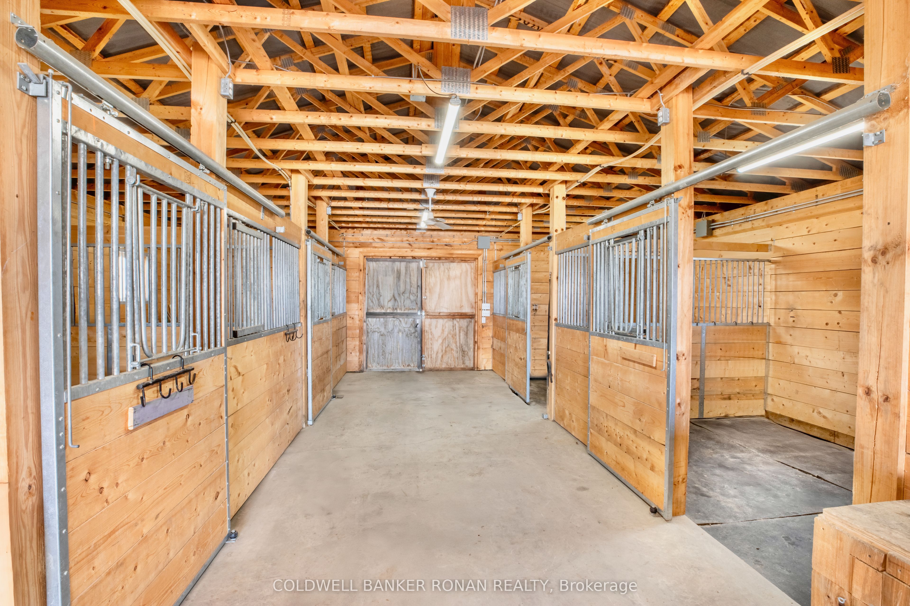 796271 3rd Line E Property Photo 36