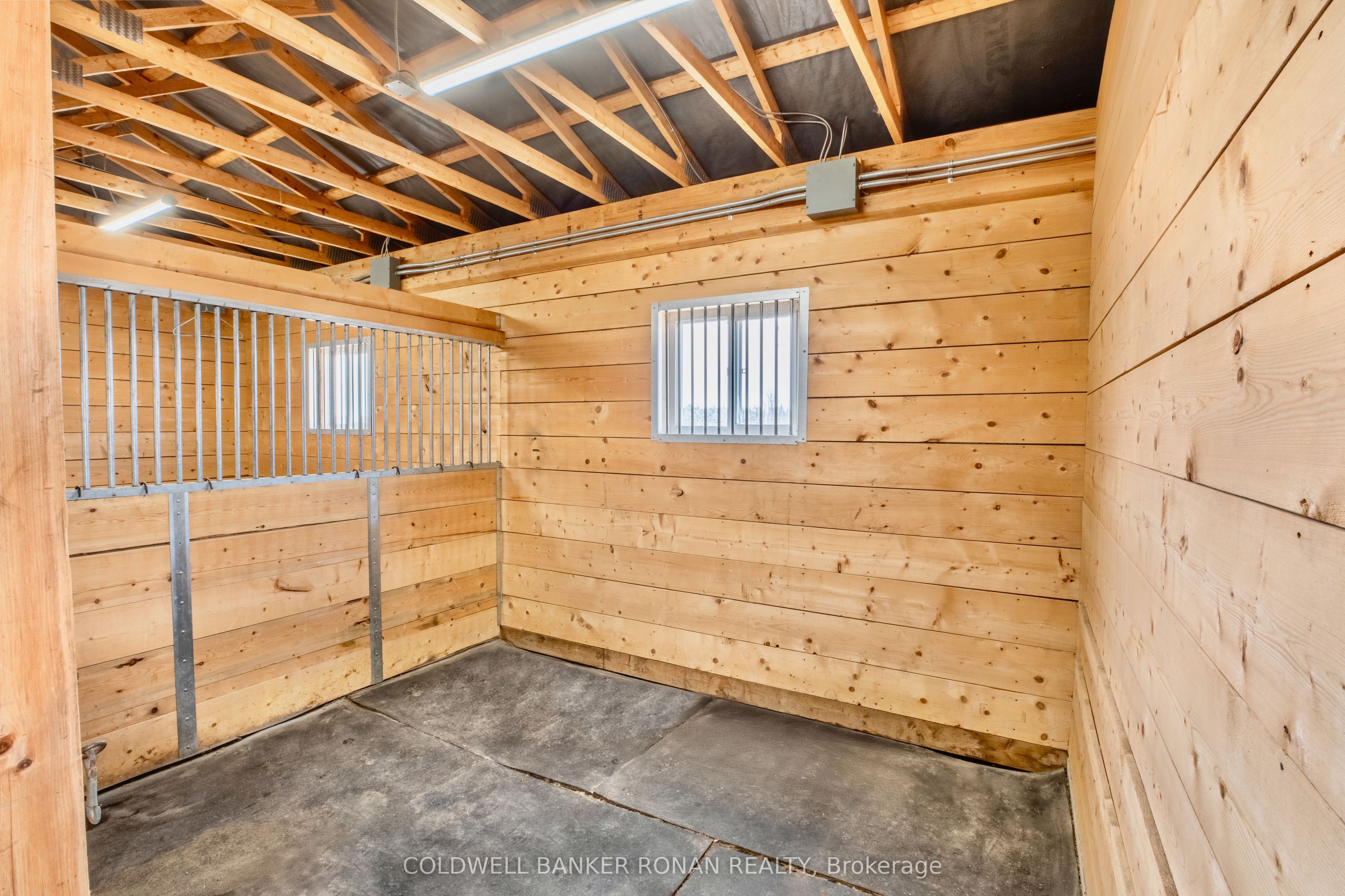 796271 3rd Line E Property Photo 37