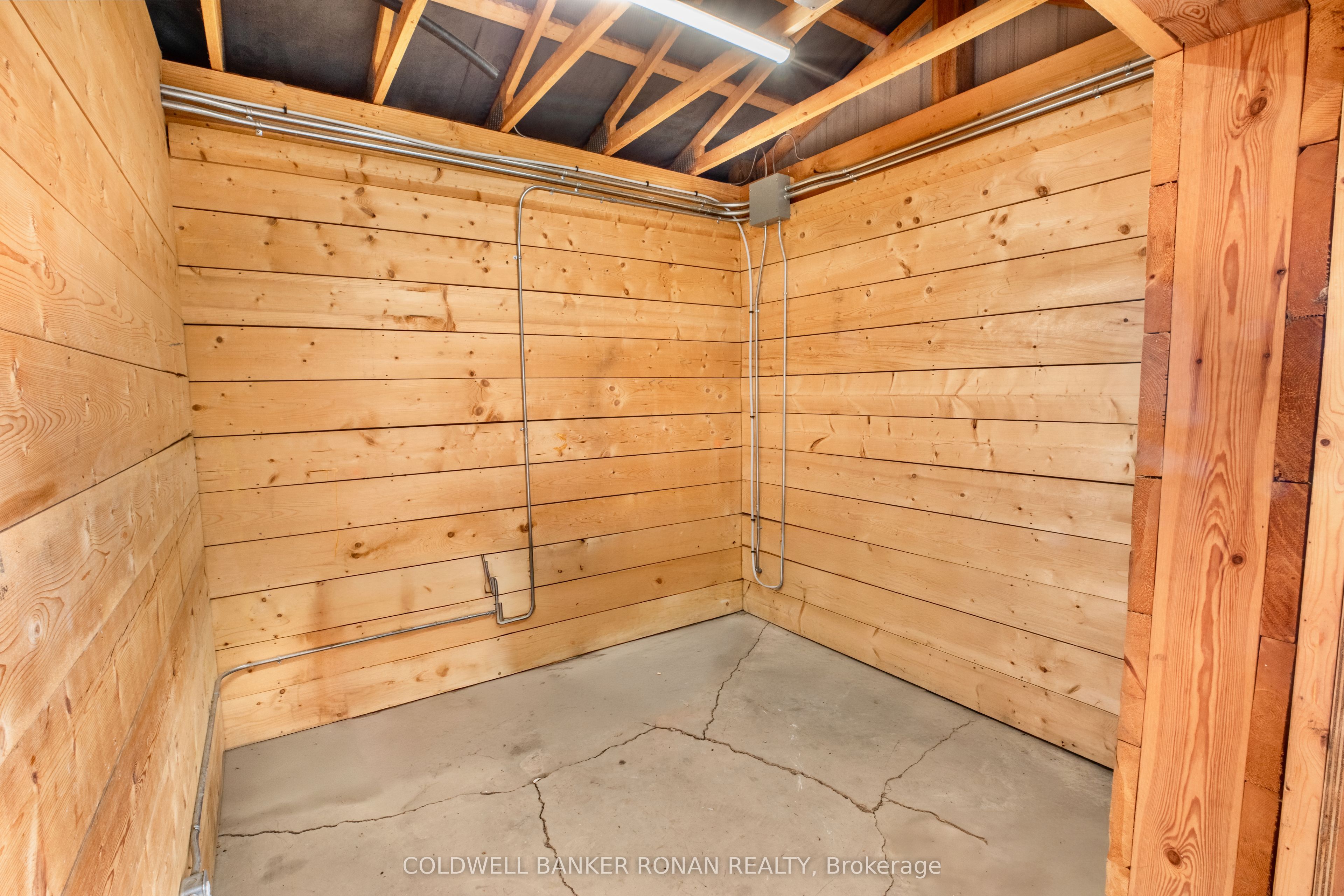 796271 3rd Line E Property Photo 38
