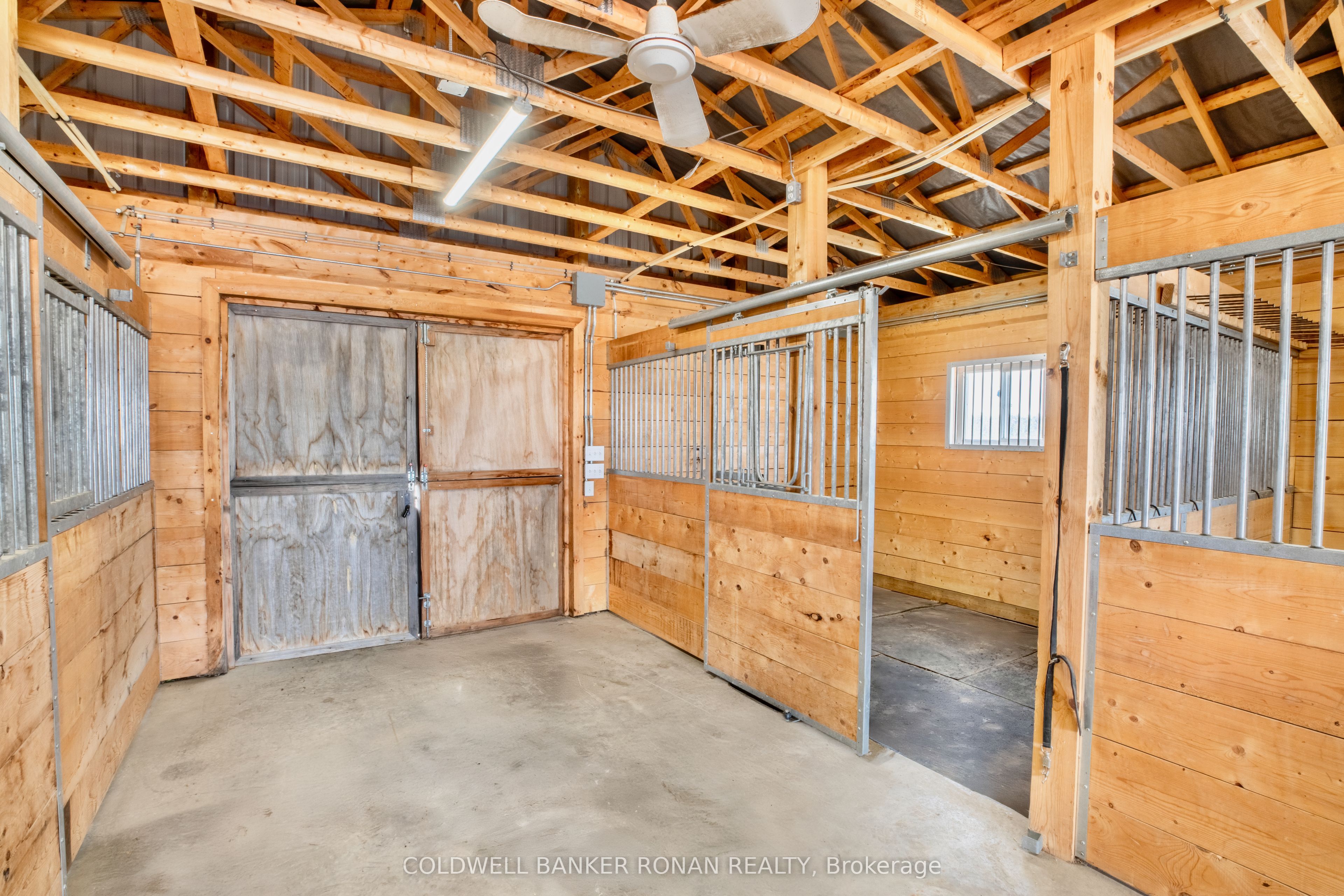 796271 3rd Line E Property Photo 39