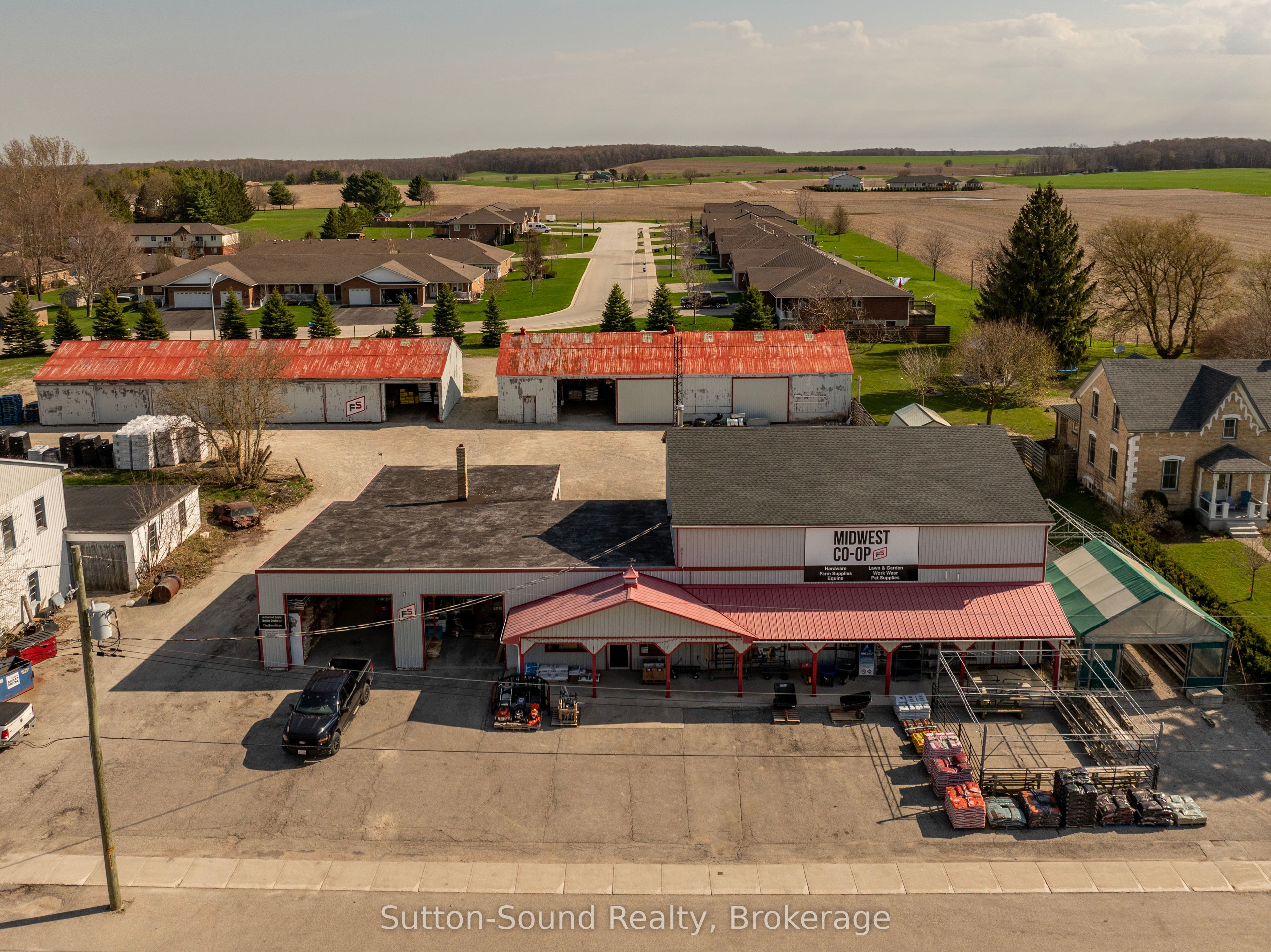 1056 9 Highway Property Photo 1
