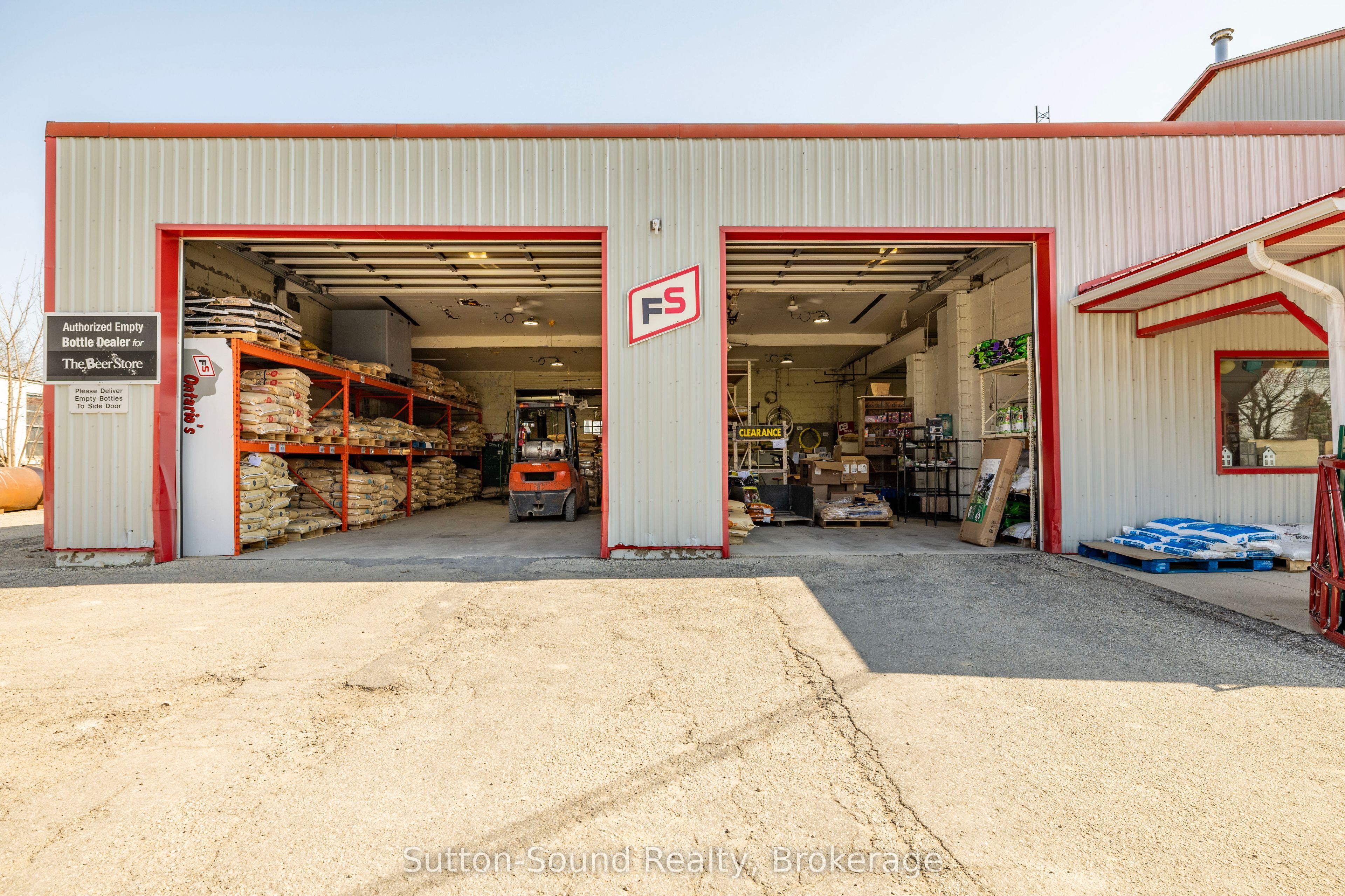 1056 9 Highway Property Photo 3