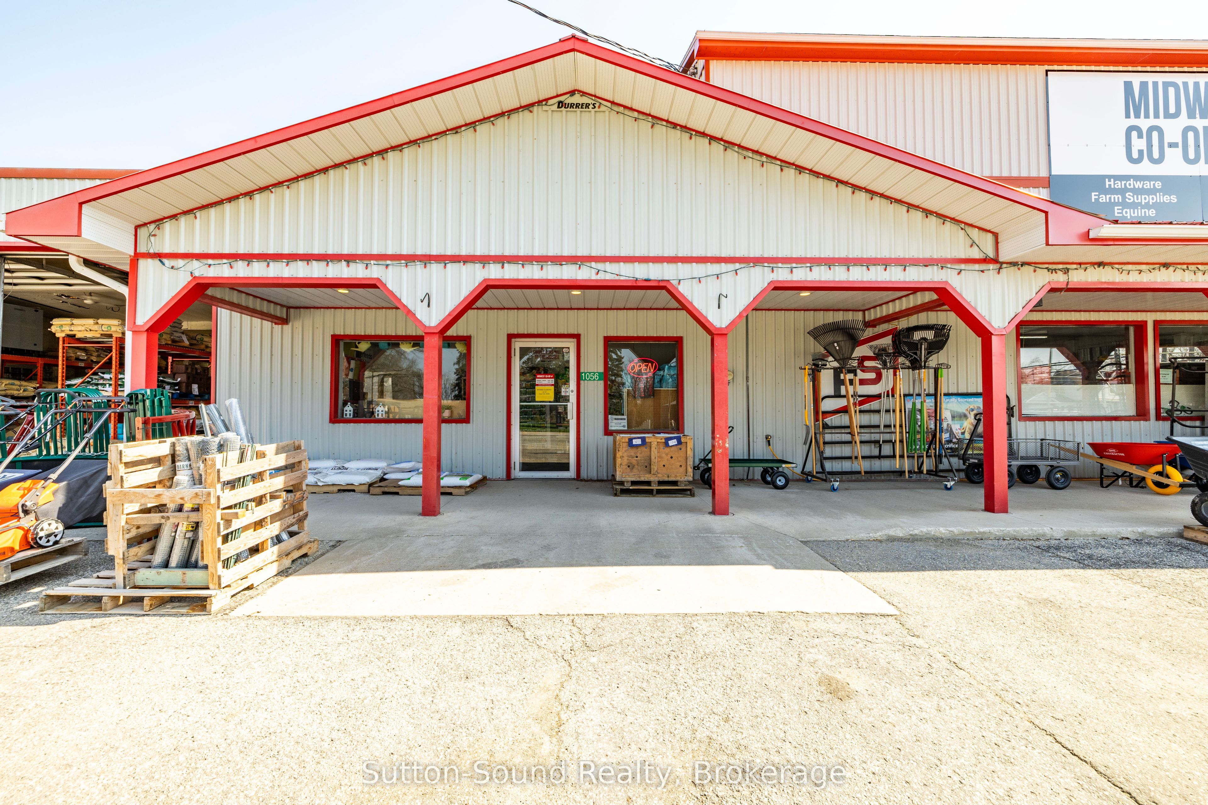 1056 9 Highway Property Photo 4