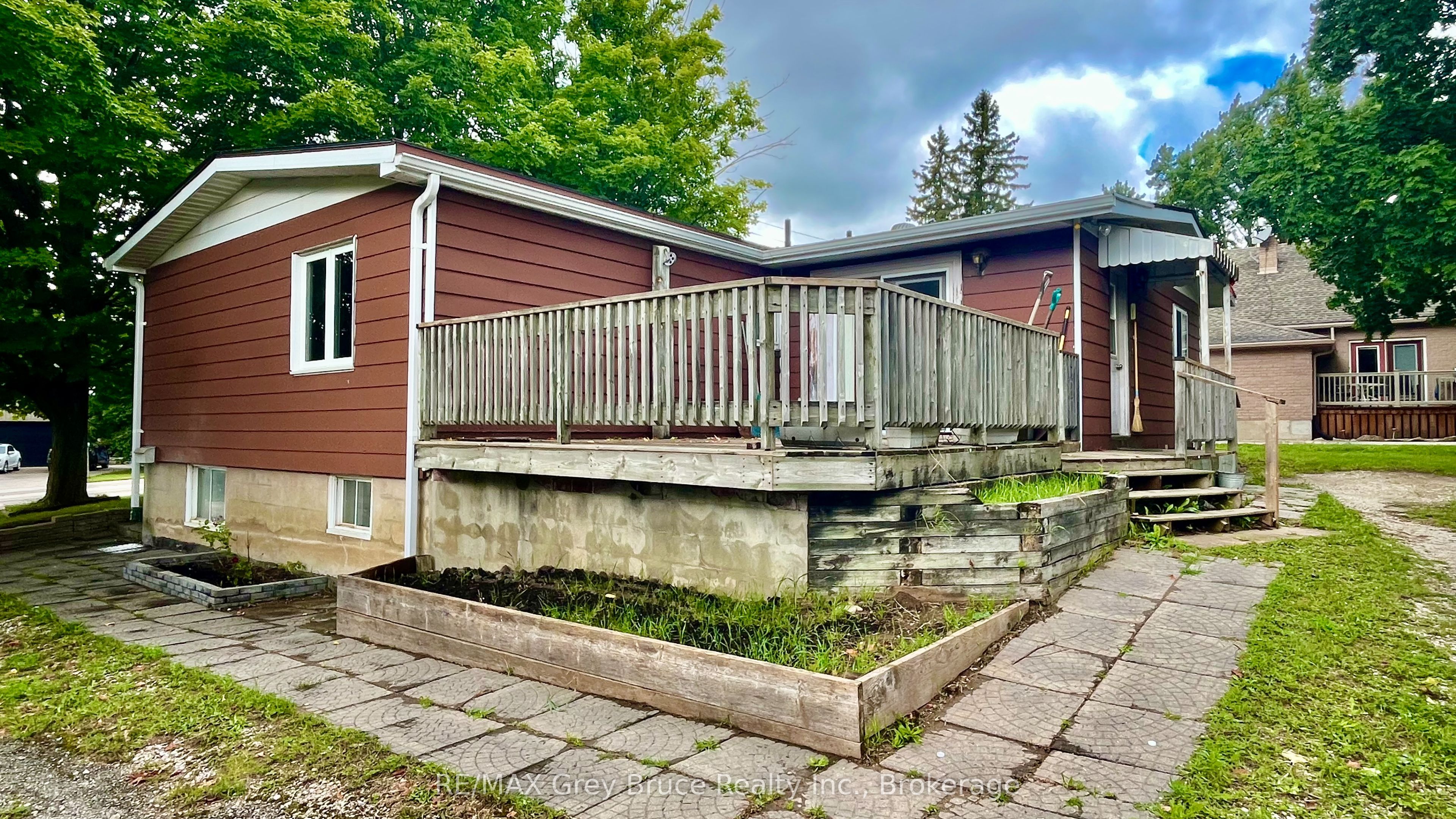 1069 7th Avenue Property Photo 1