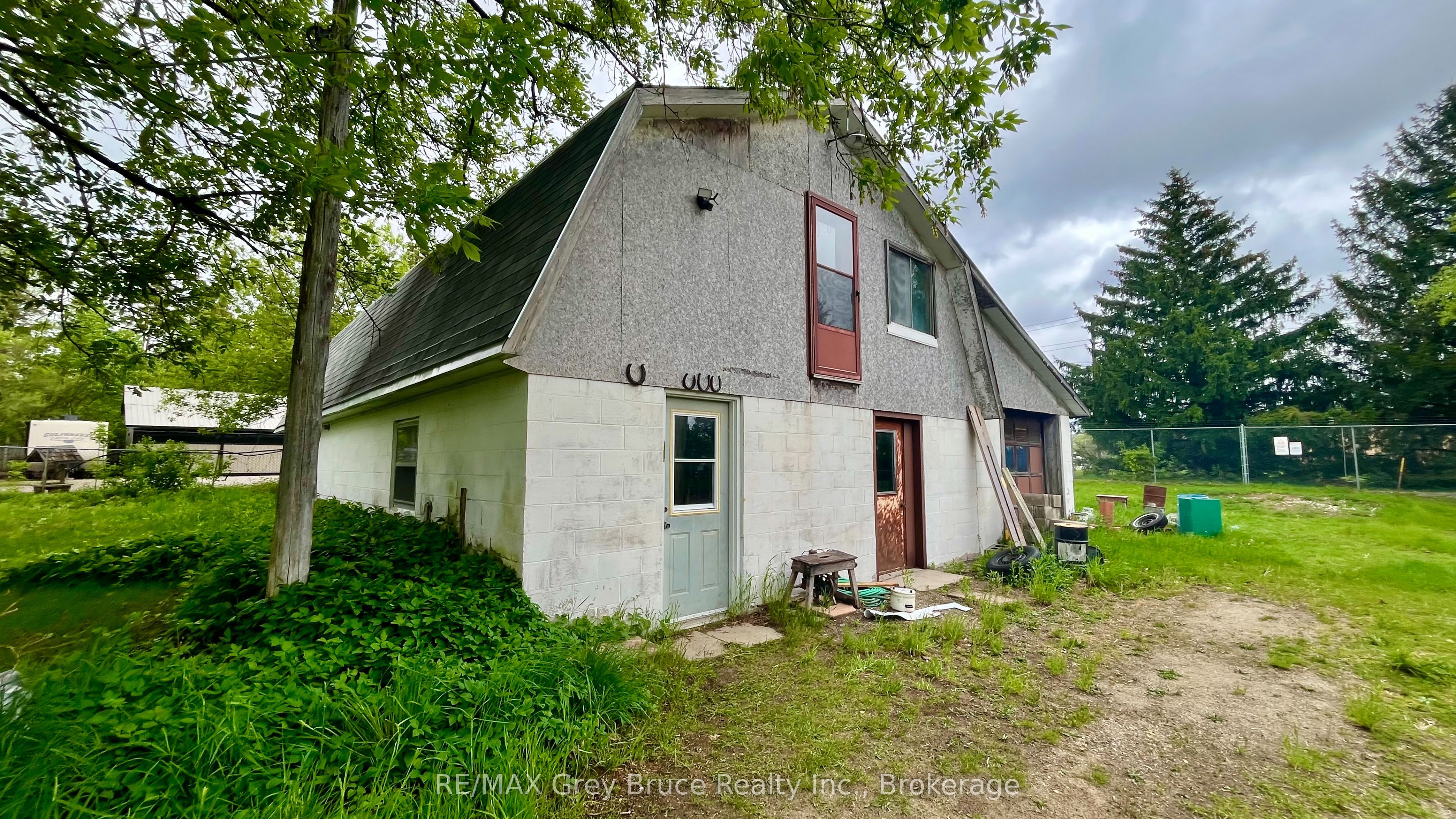 1069 7th Avenue Property Photo 5