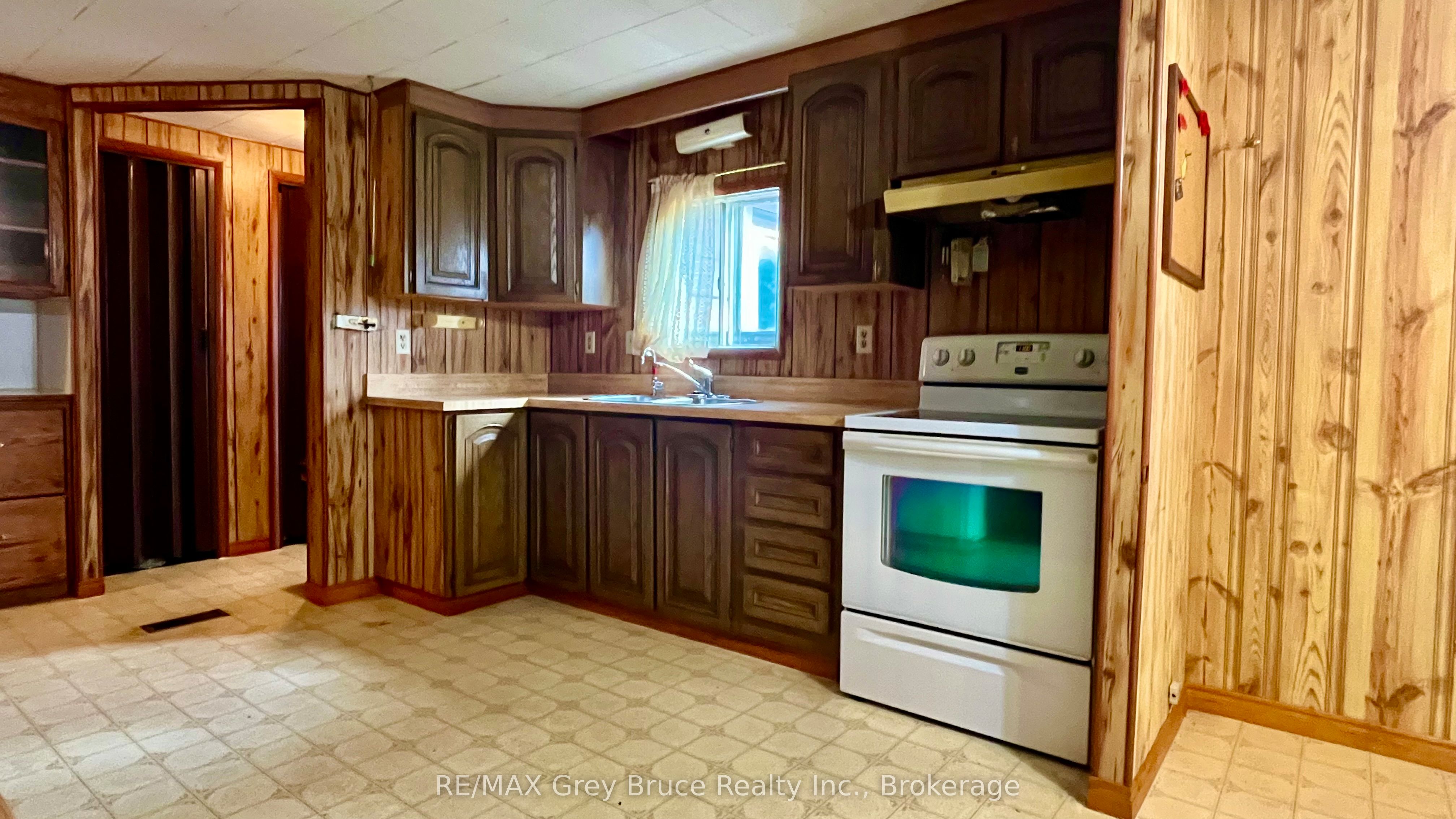 1069 7th Avenue Property Photo 9