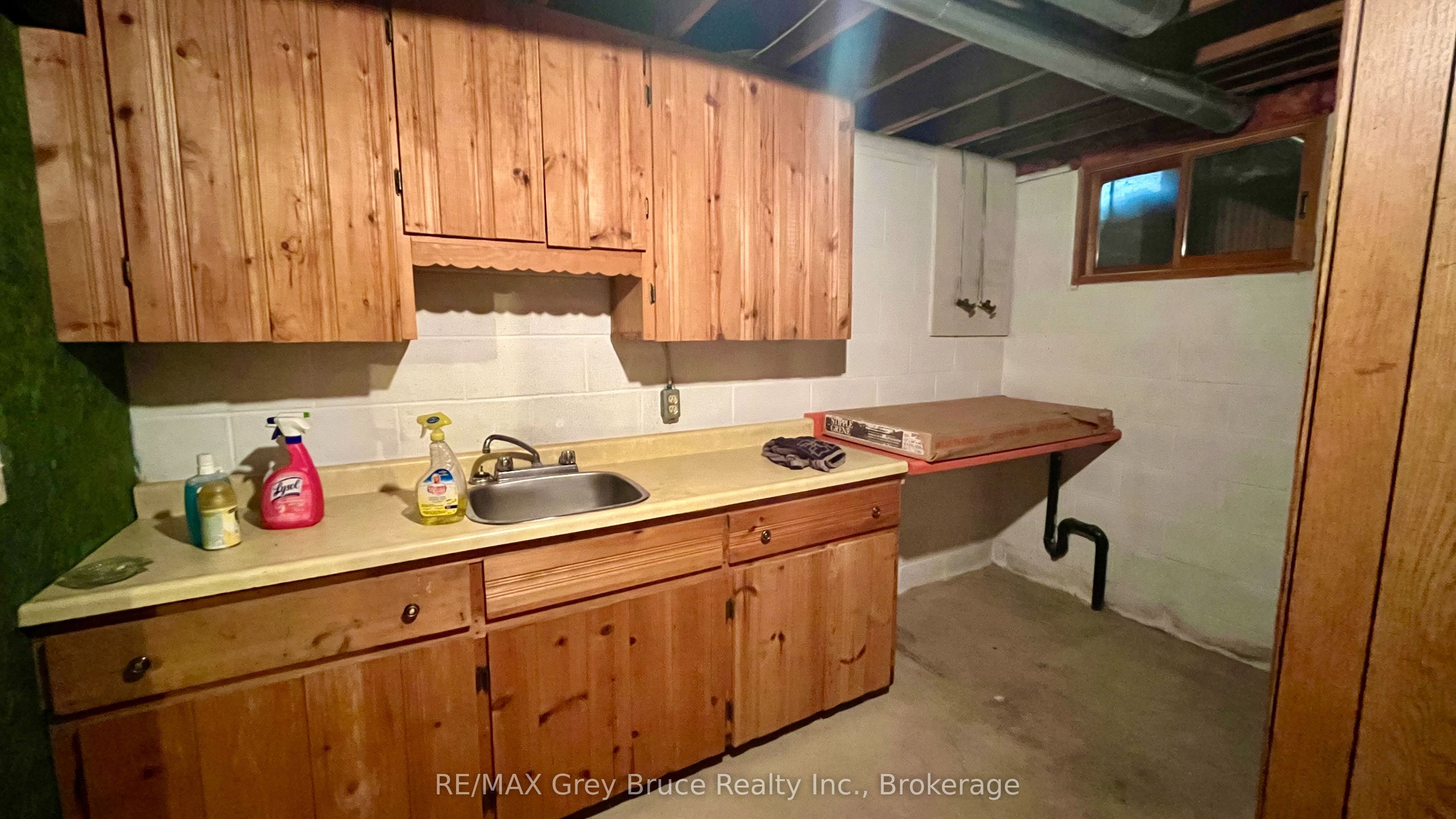 1069 7th Avenue Property Photo 14