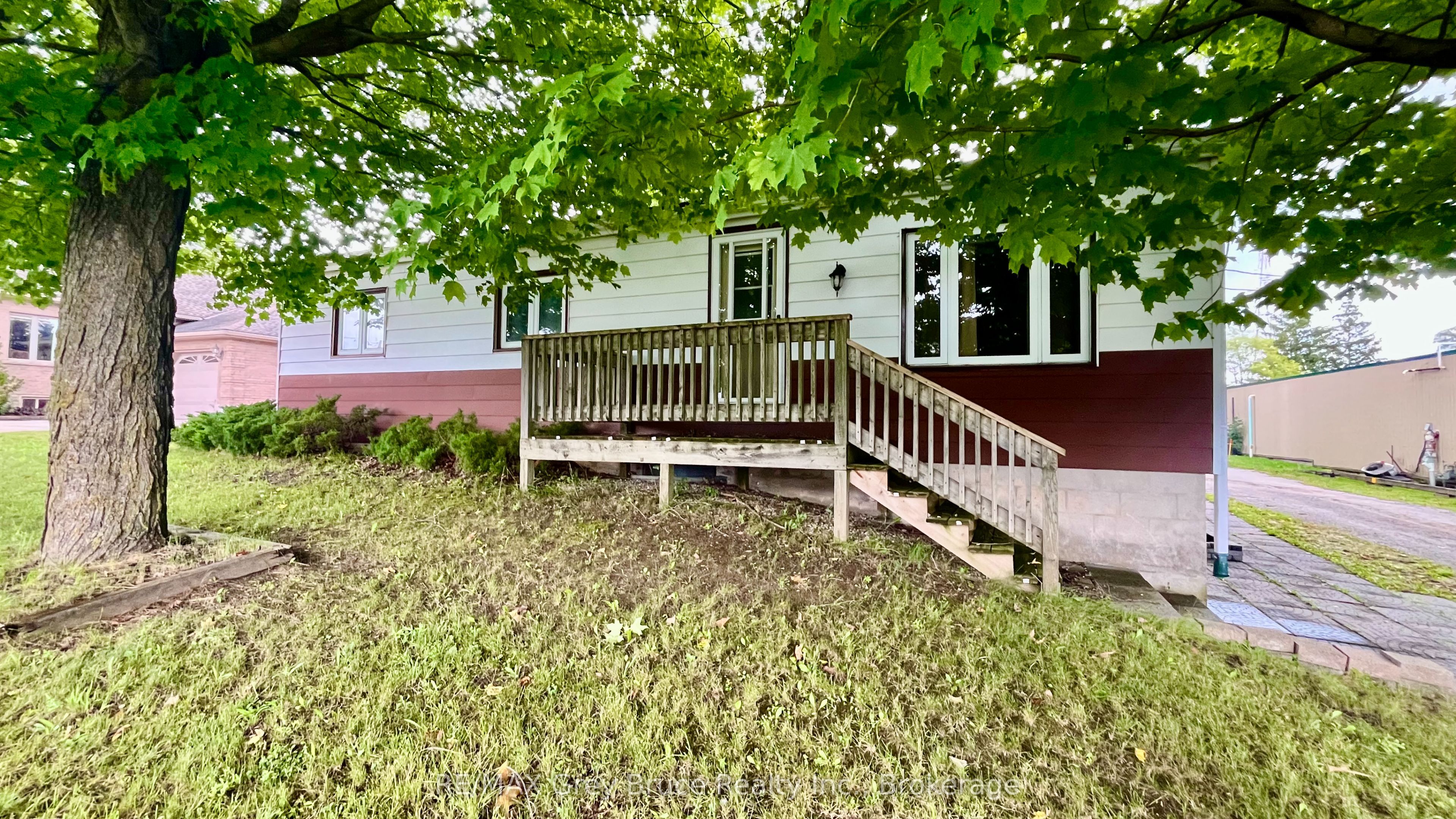 1069 7th Avenue Property Photo 33