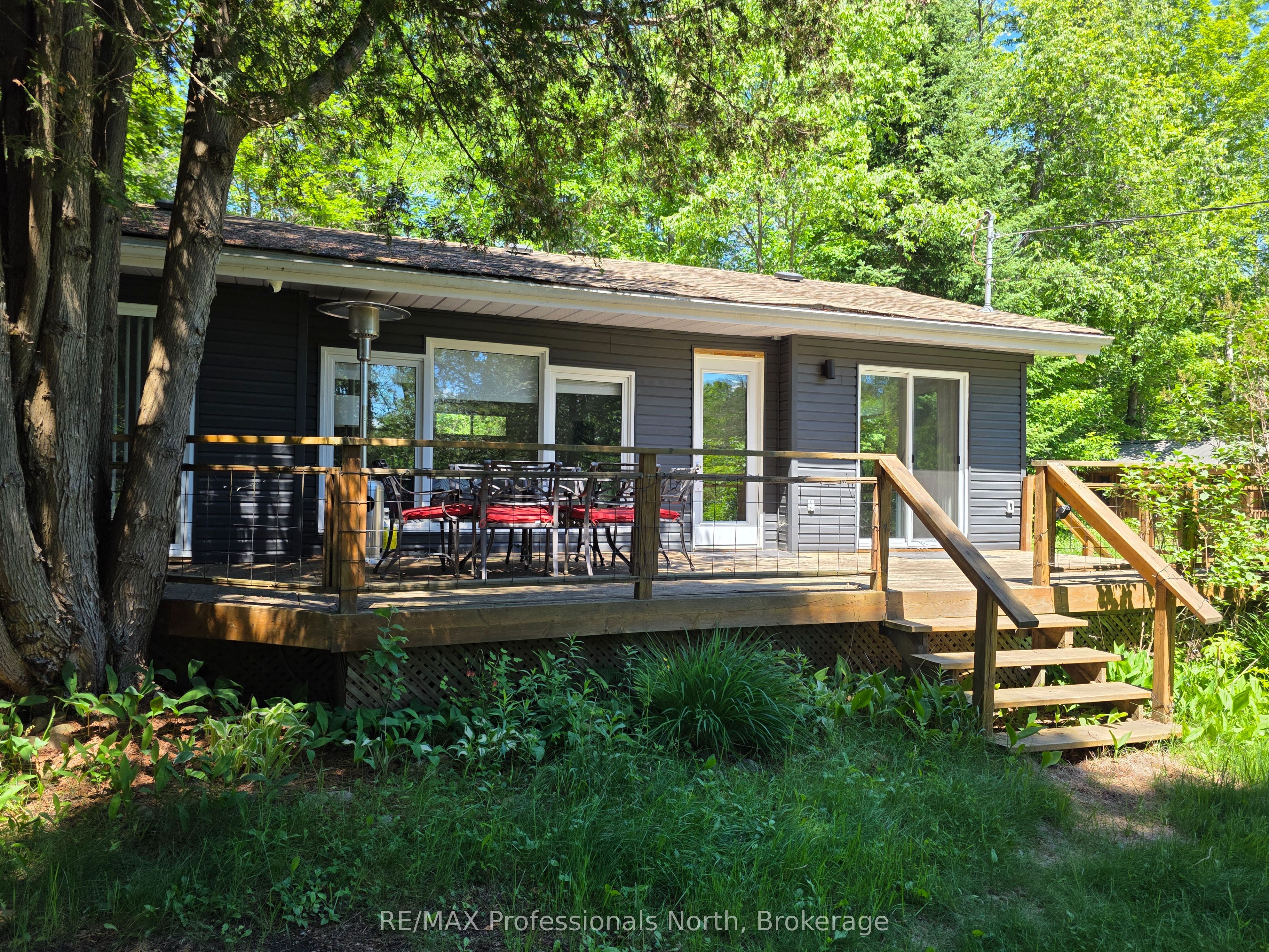 1044 Shanahan Trail Property Photo 1