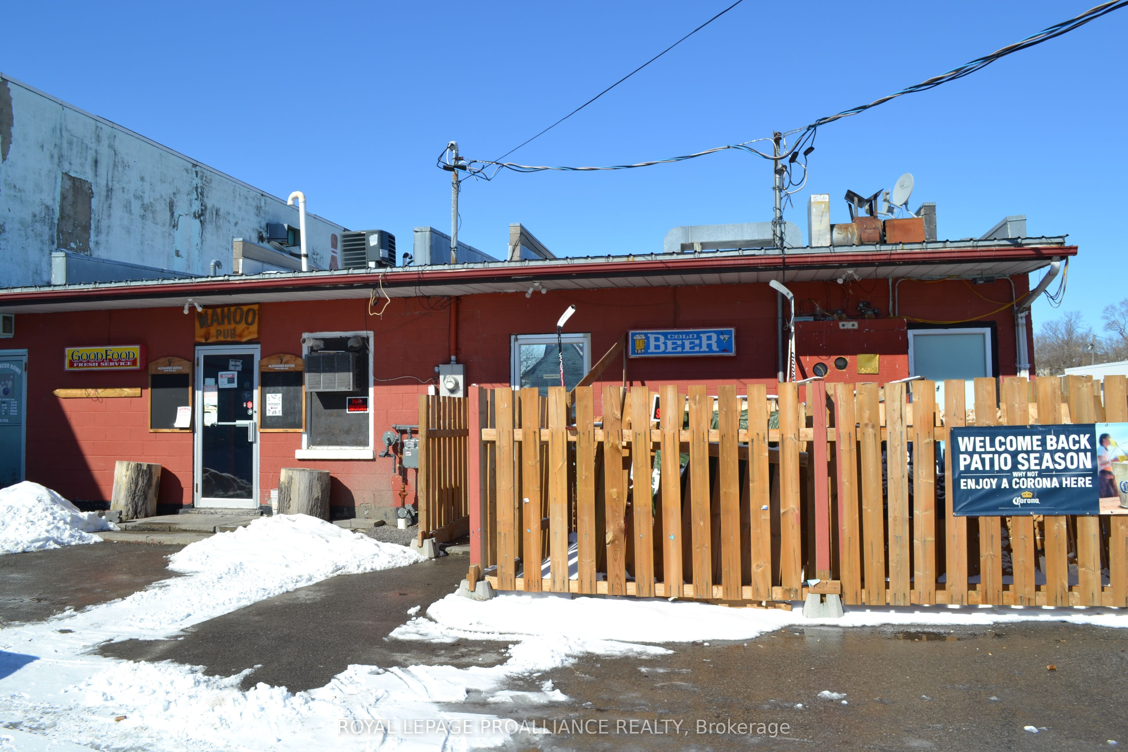 39 Dundas Street E Property Photo 2