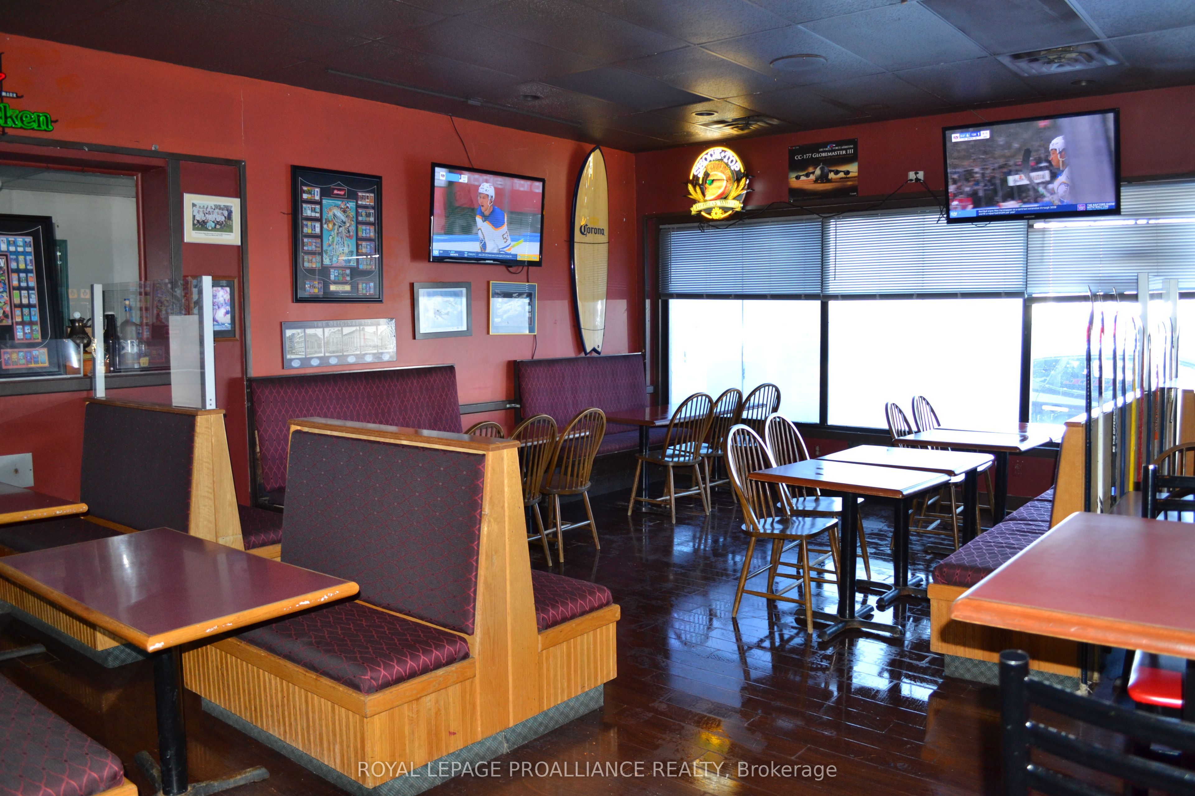 39 Dundas Street E Property Photo 11