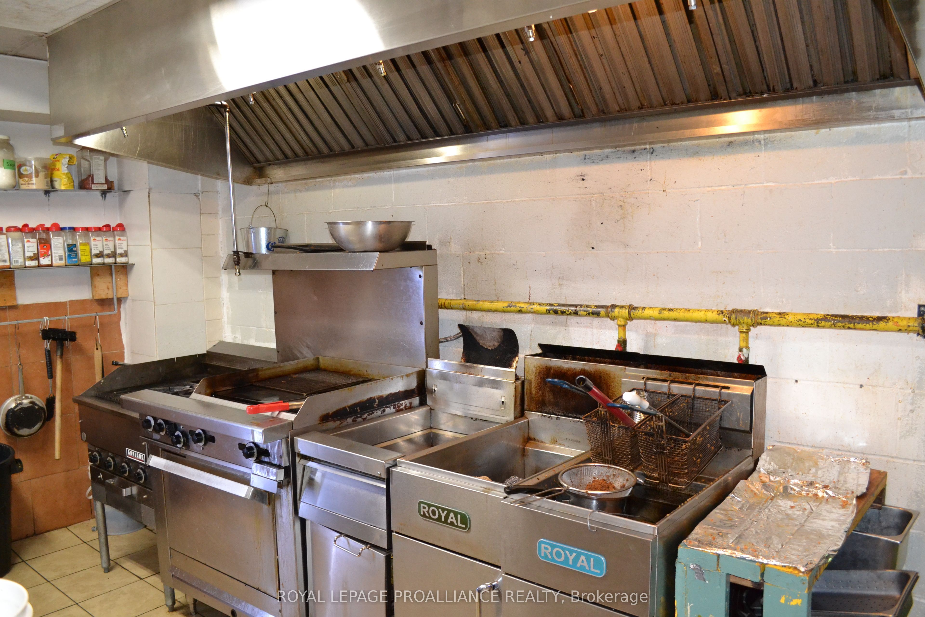 39 Dundas Street E Property Photo 14