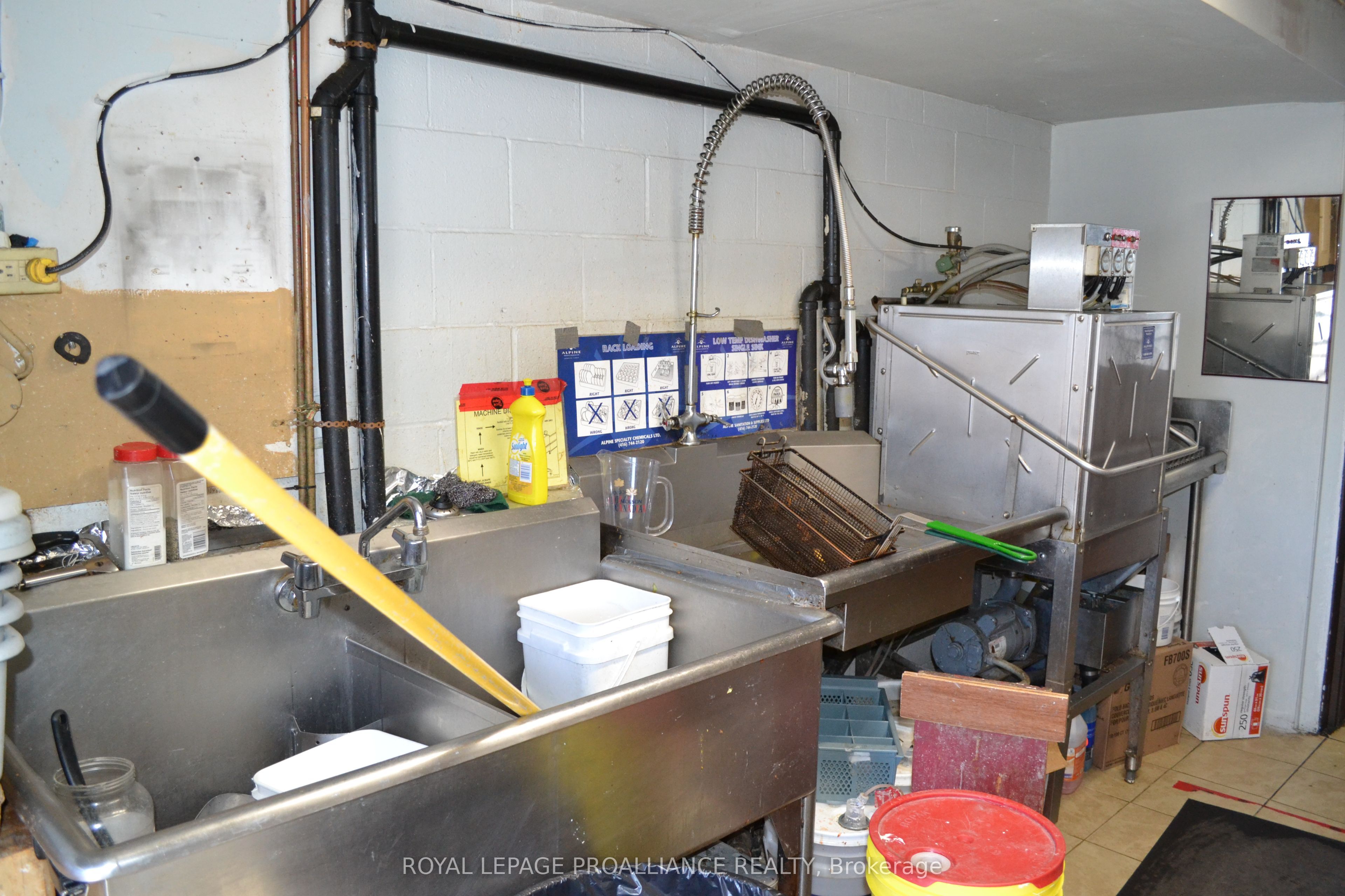 39 Dundas Street E Property Photo 16