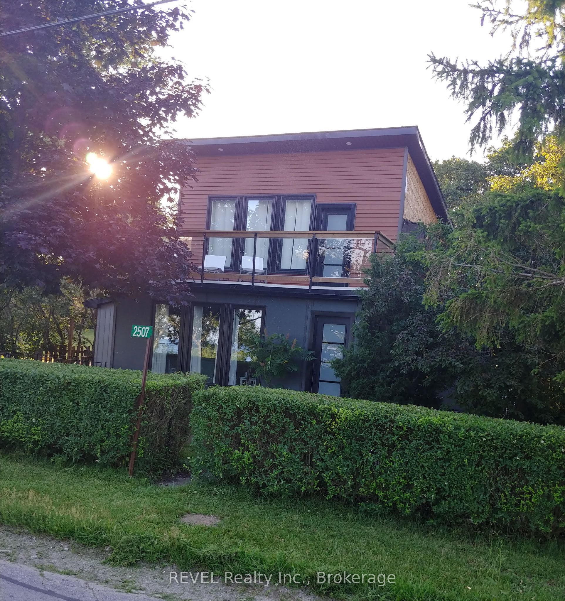 2507 North Shore Drive Property Photo 1