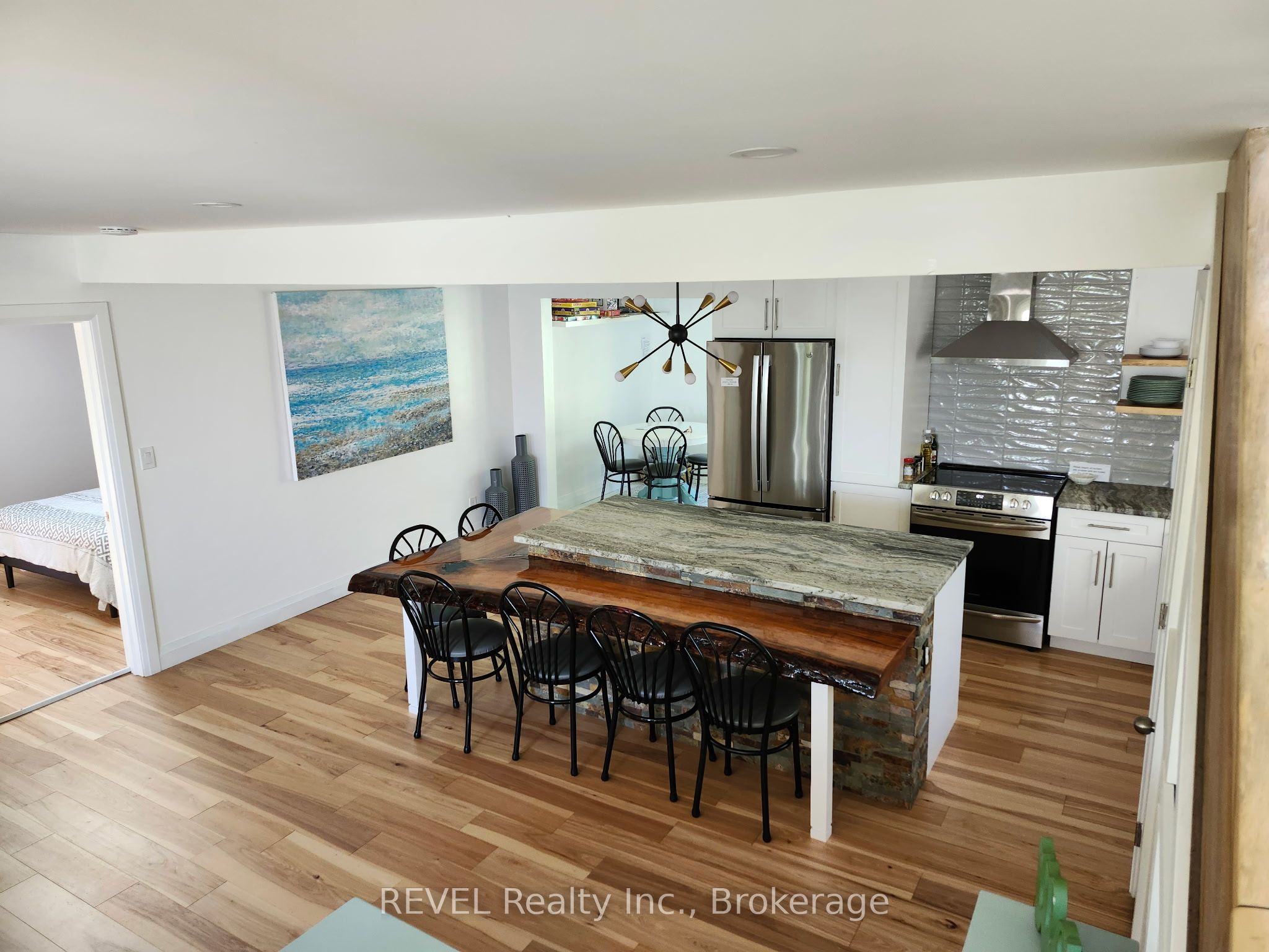 2507 North Shore Drive Property Photo 2