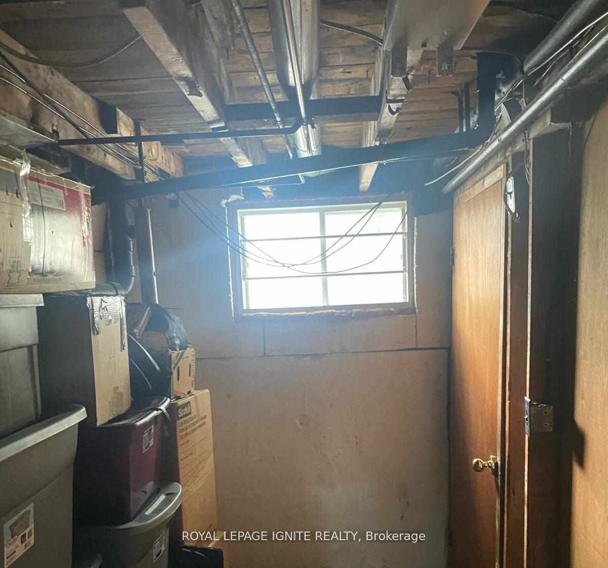 812 Chelsea Crescent Property Photo 8