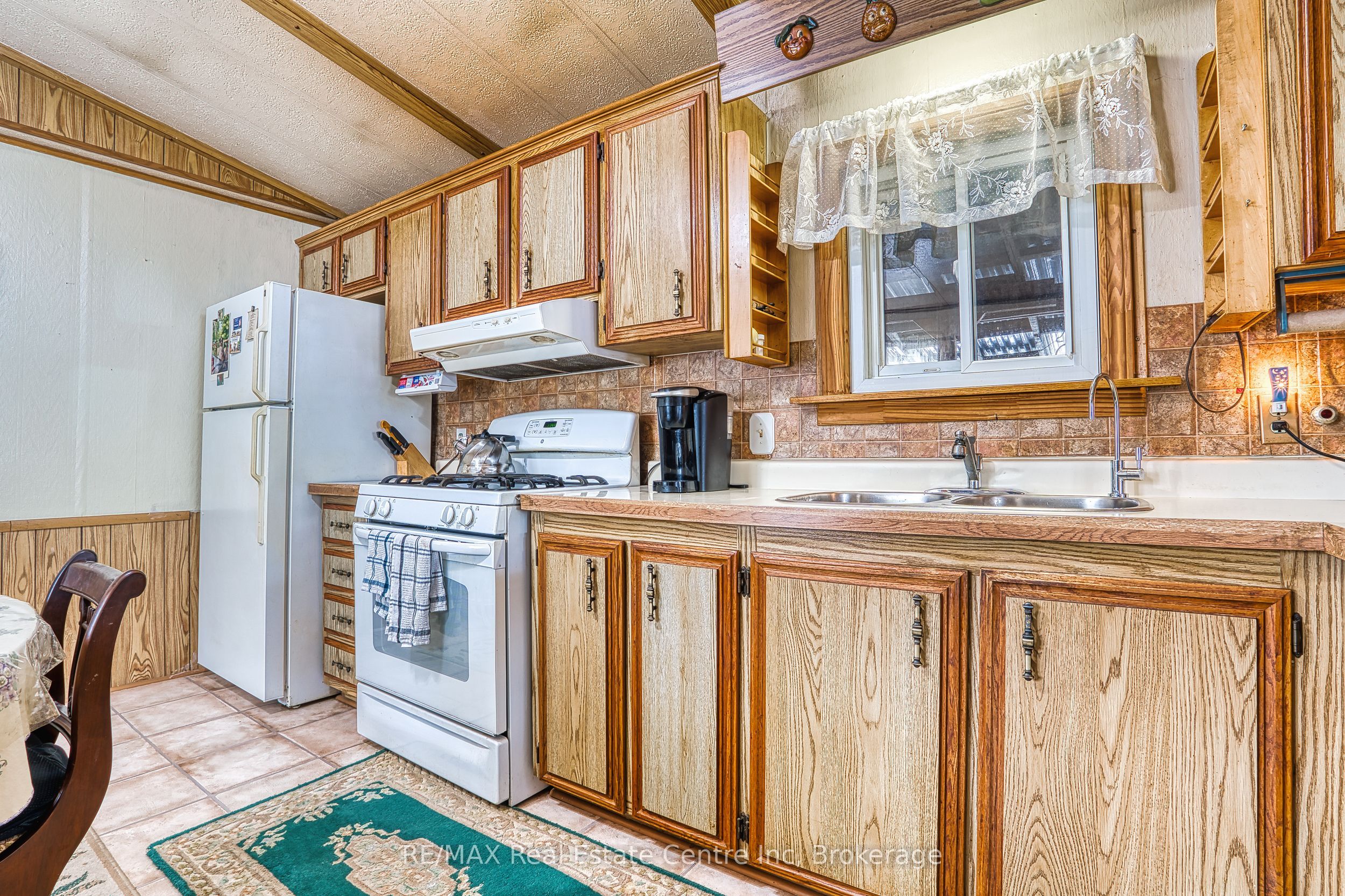 54 First Avenue Property Photo 10