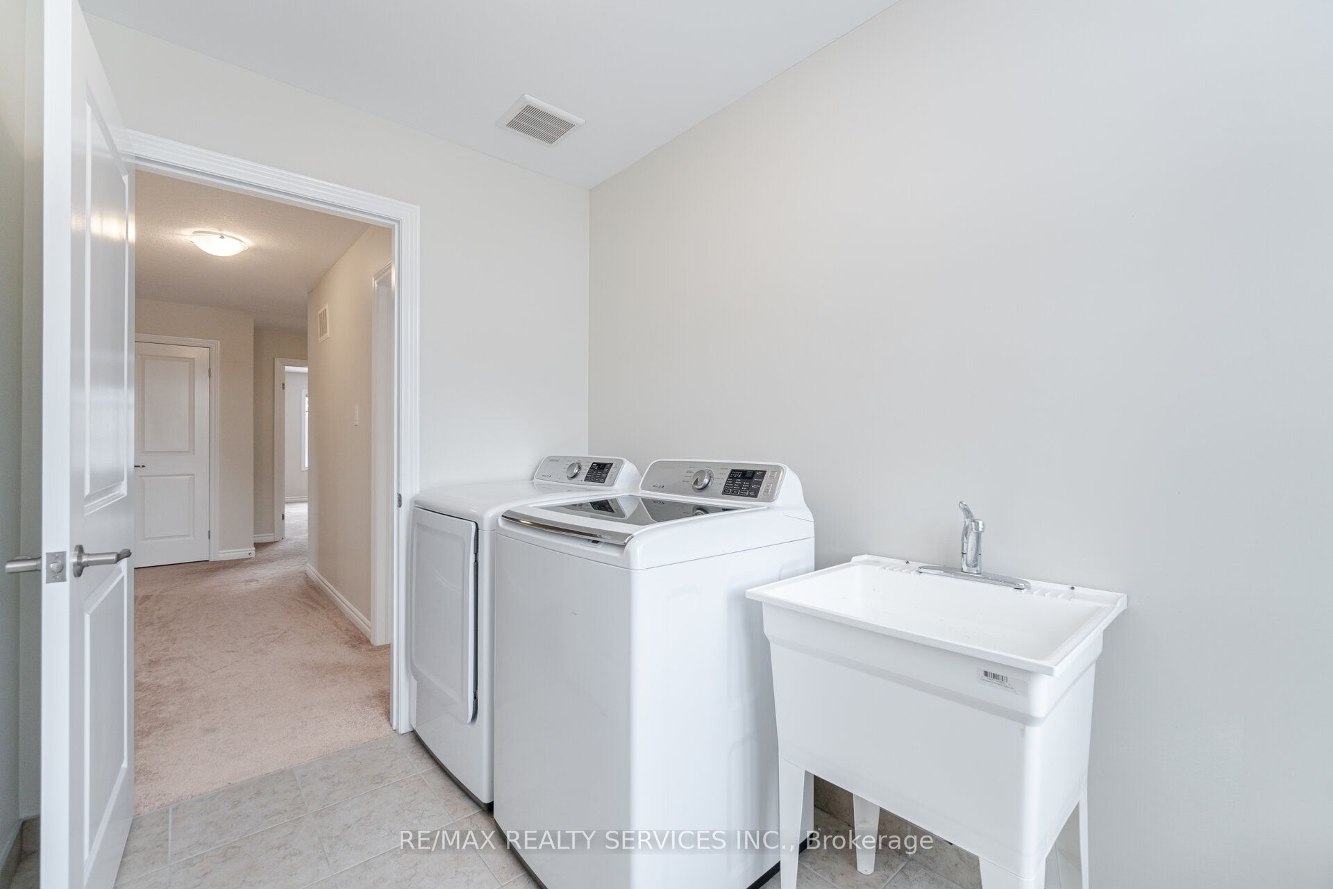 37 Pace Avenue Property Photo 43