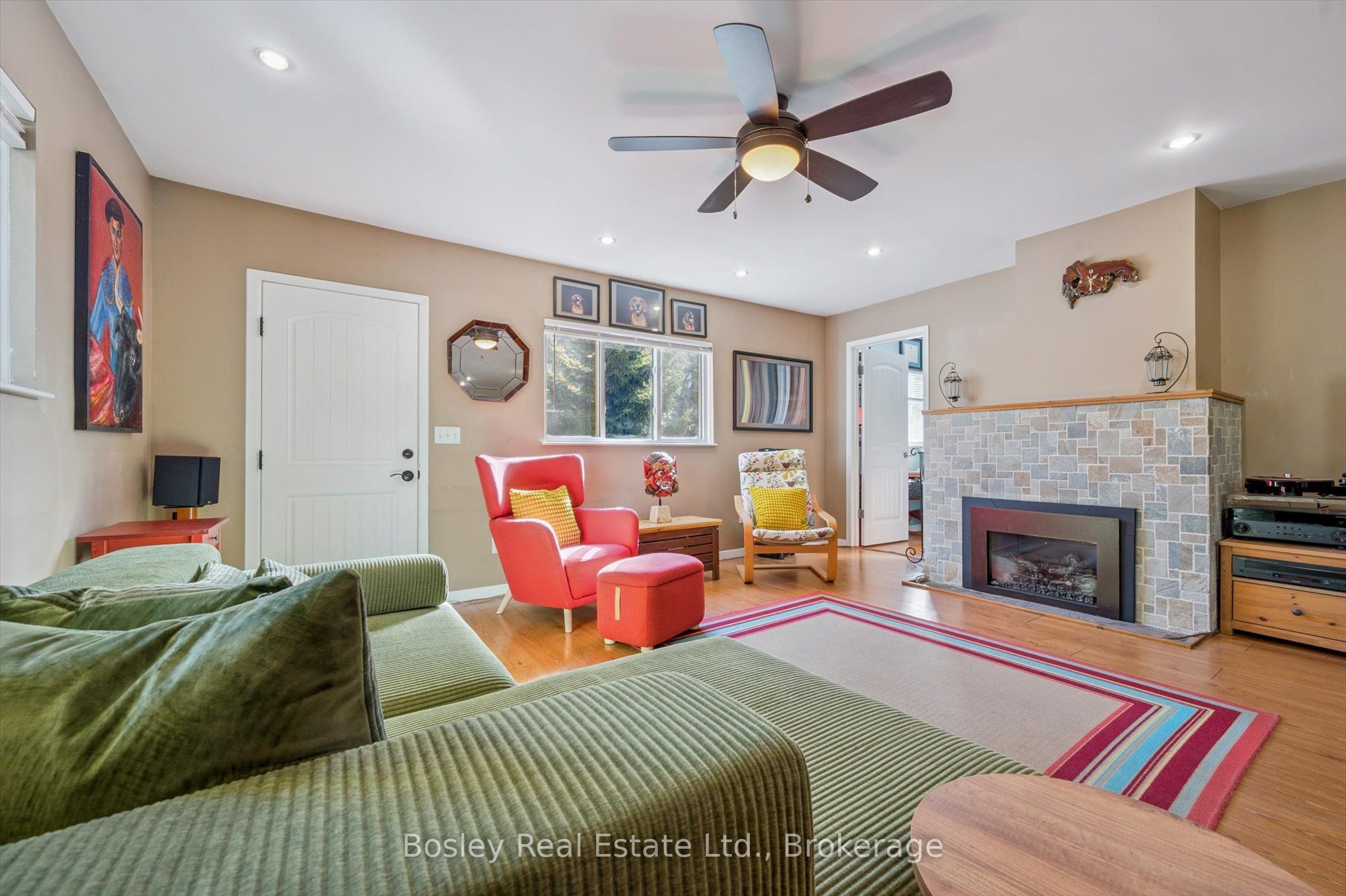 32 Holly Trail Property Photo 10
