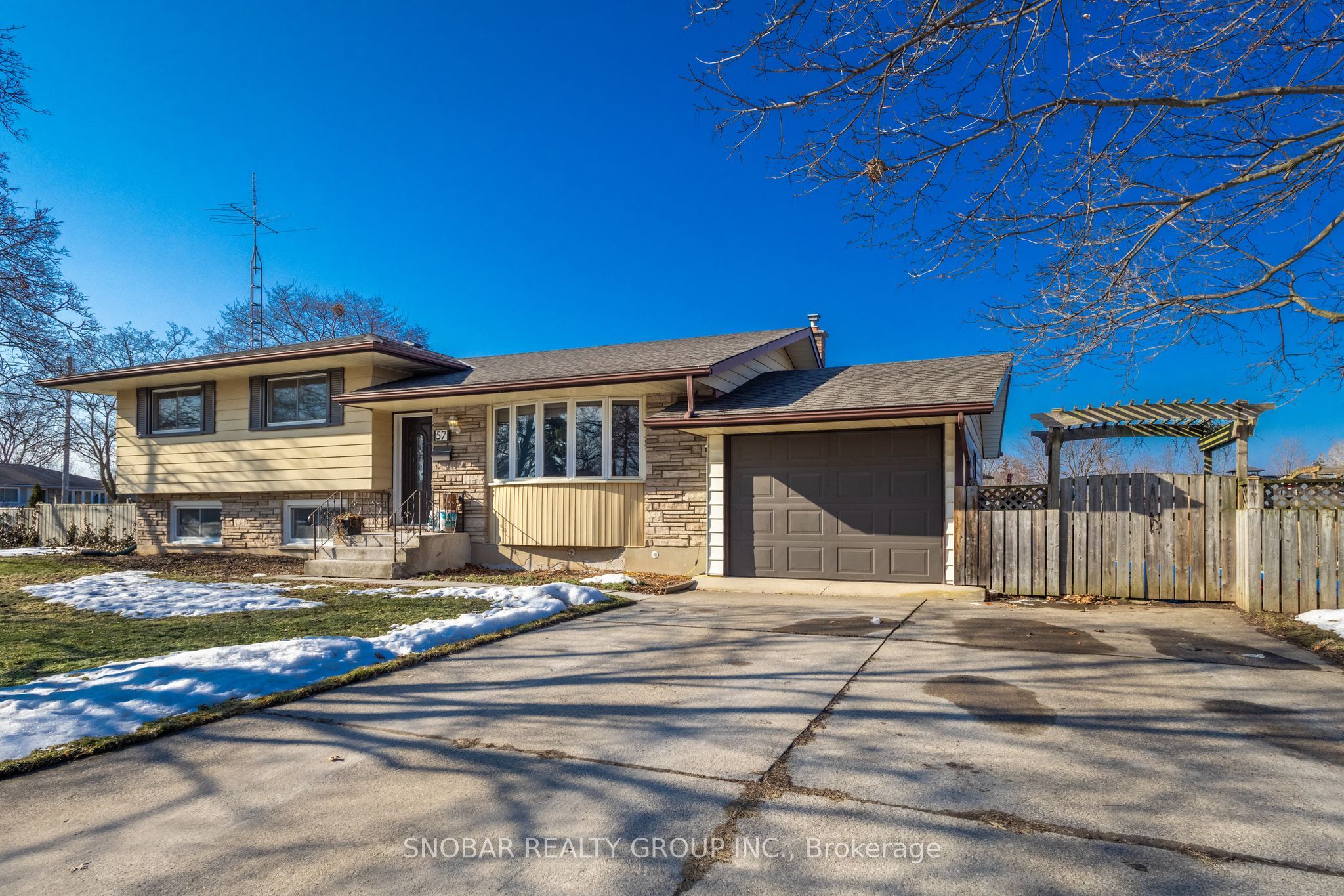 57 Alexandra Boulevard Property Photo 2
