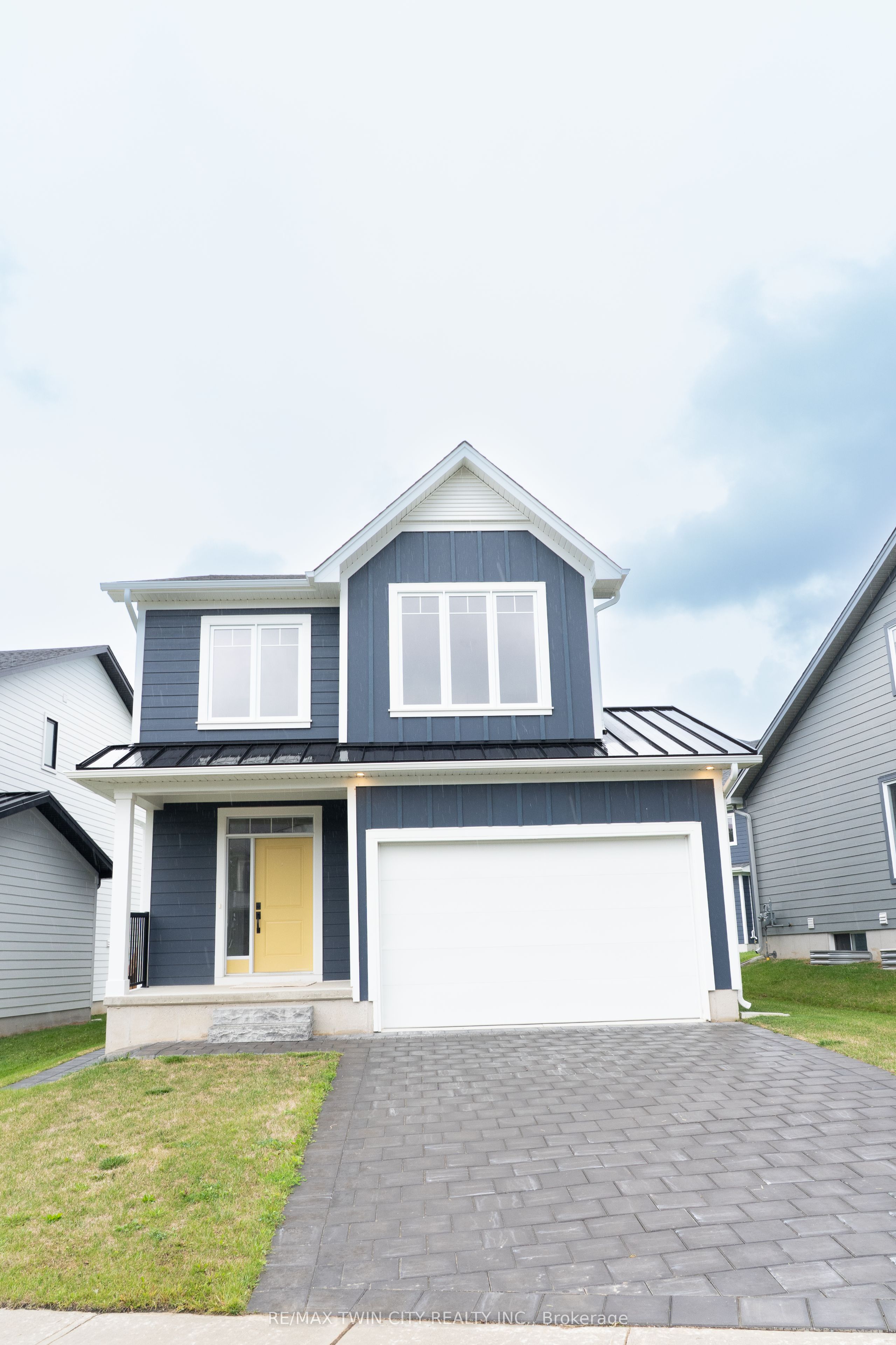 163 JULIE Crescent Property Photo 1