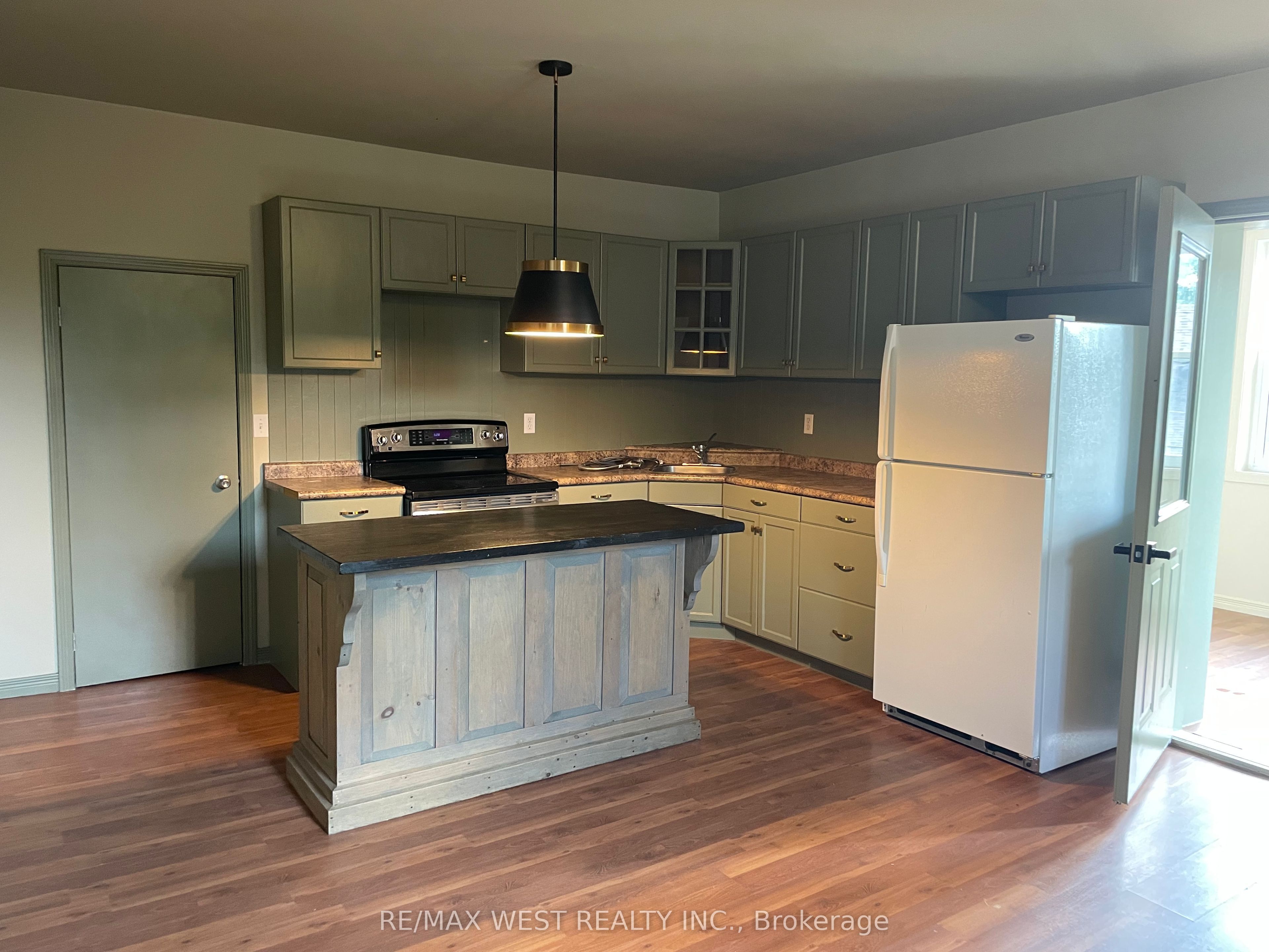 182 12th Street Property Photo 9