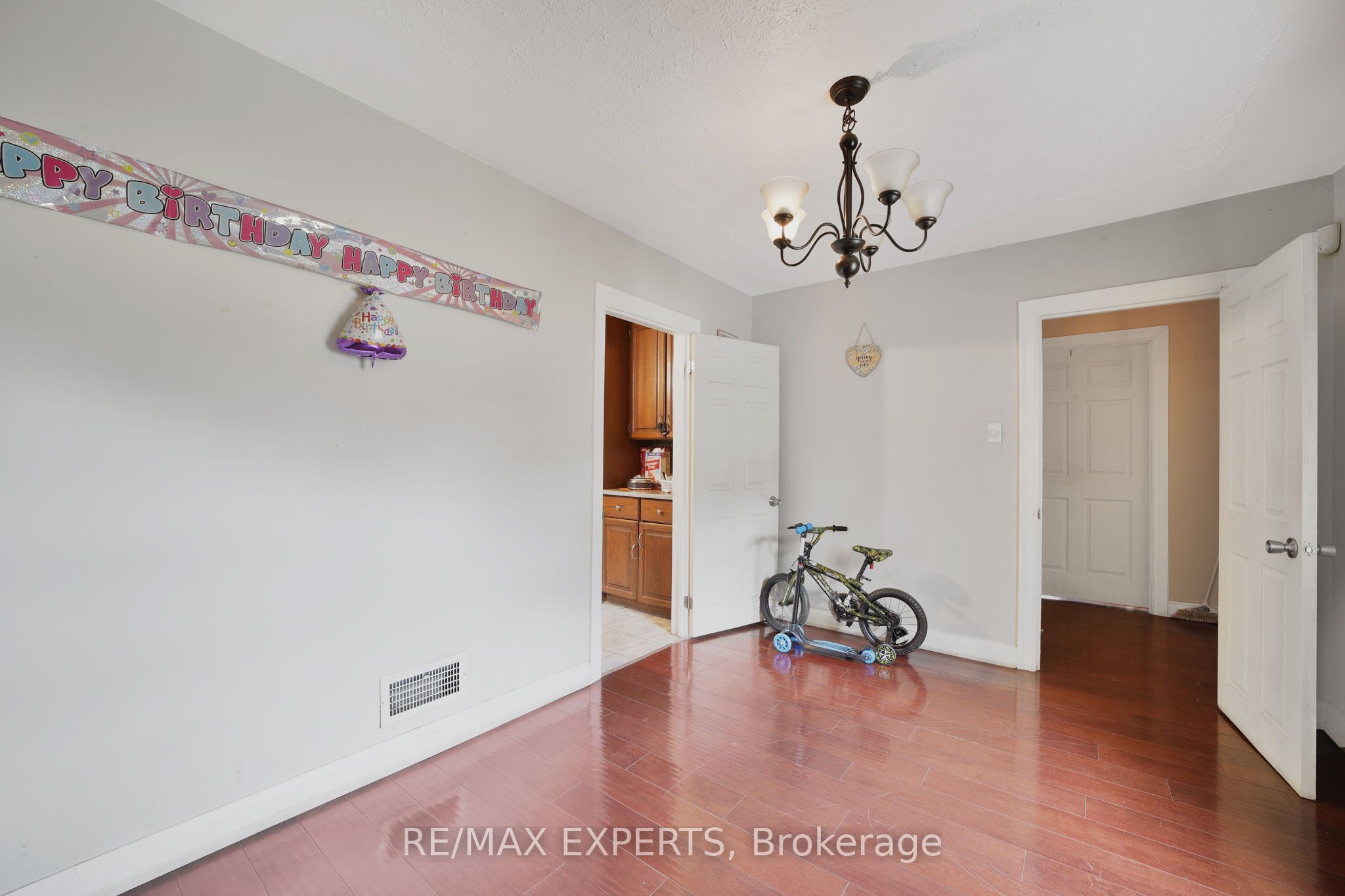 6198 Delaware Street Property Photo 8