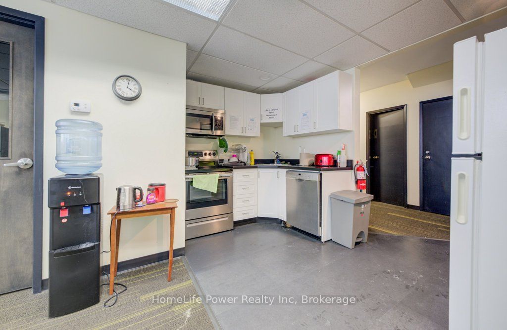 354 Charles Street E Property Photo 8
