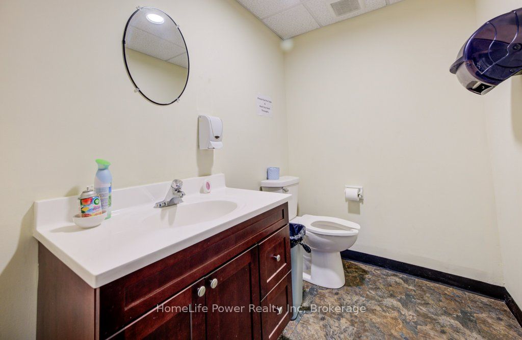 354 Charles Street E Property Photo 11