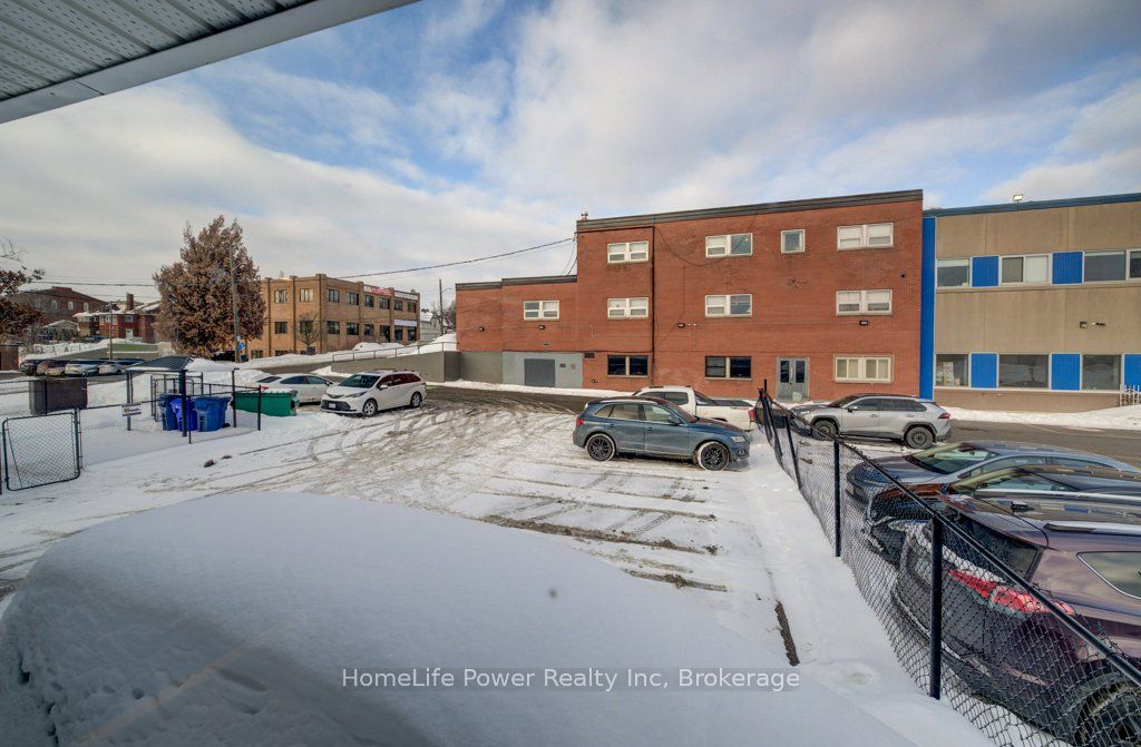 354 Charles Street E Property Photo 25
