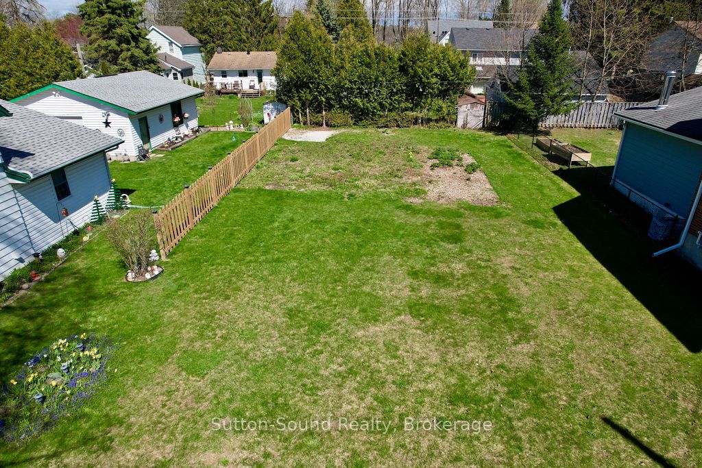 863 5th Avenue W Property Photo 6