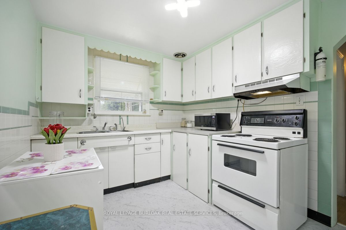 2718 Upper James Street Property Photo 7