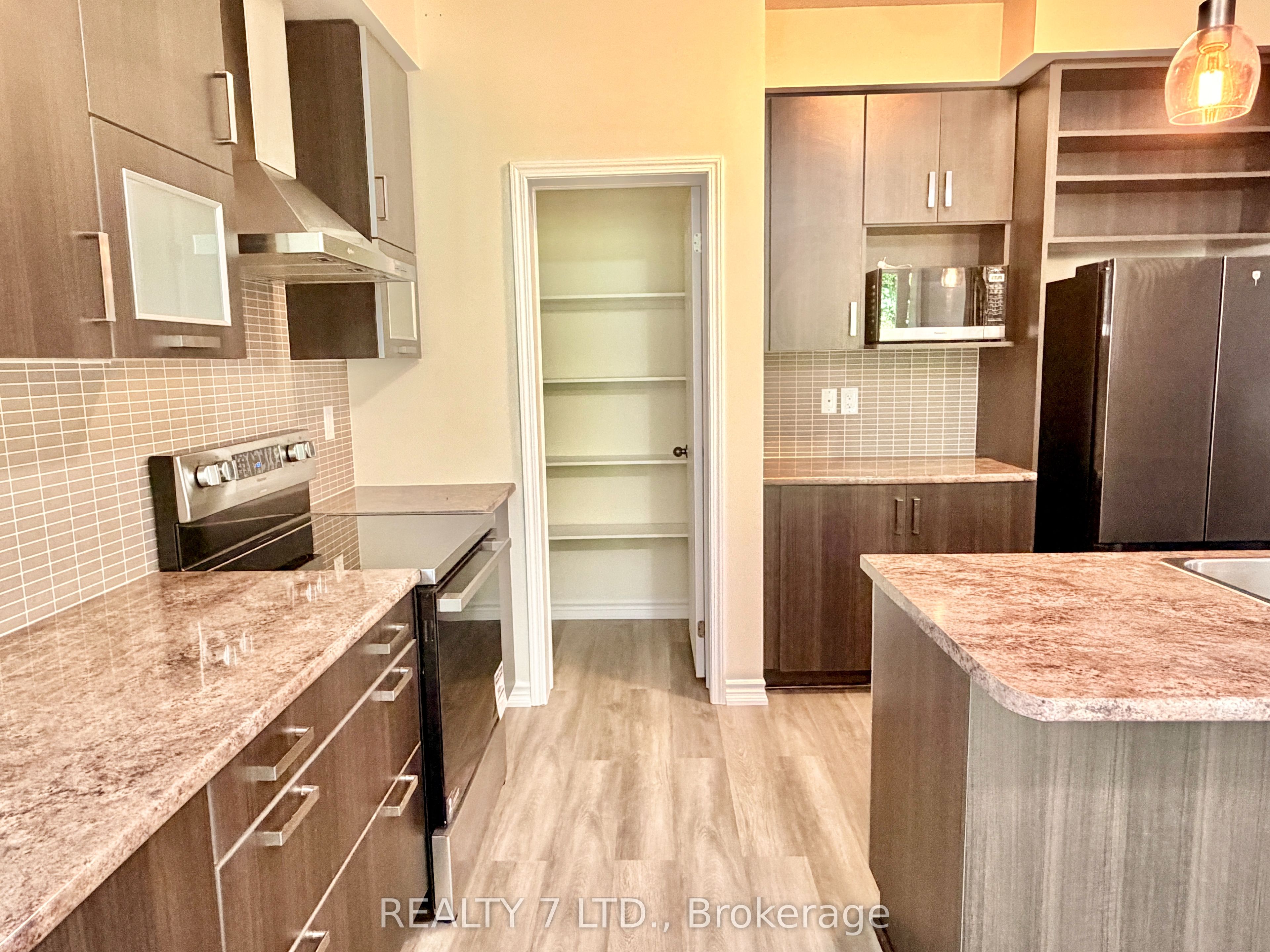8541 Sweet Chestnut Drive Property Photo 10