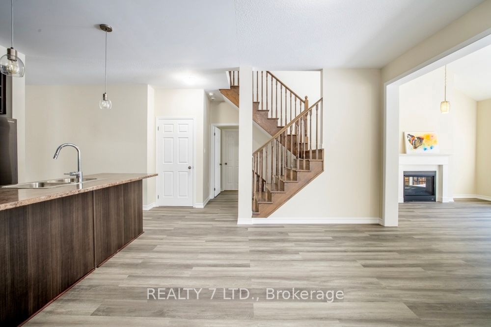8541 Sweet Chestnut Drive Property Photo 11
