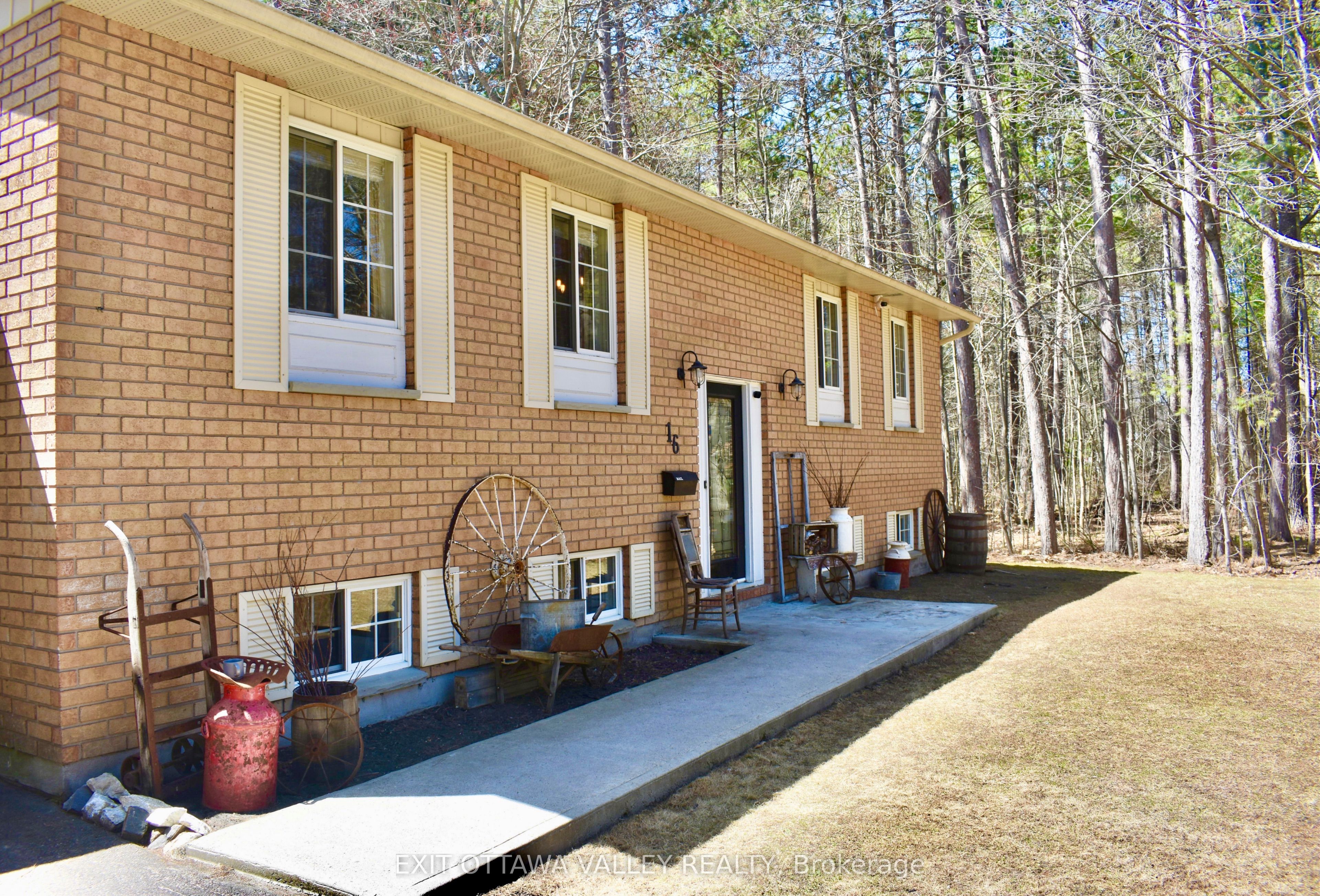 16 Heritage Drive Property Photo 3