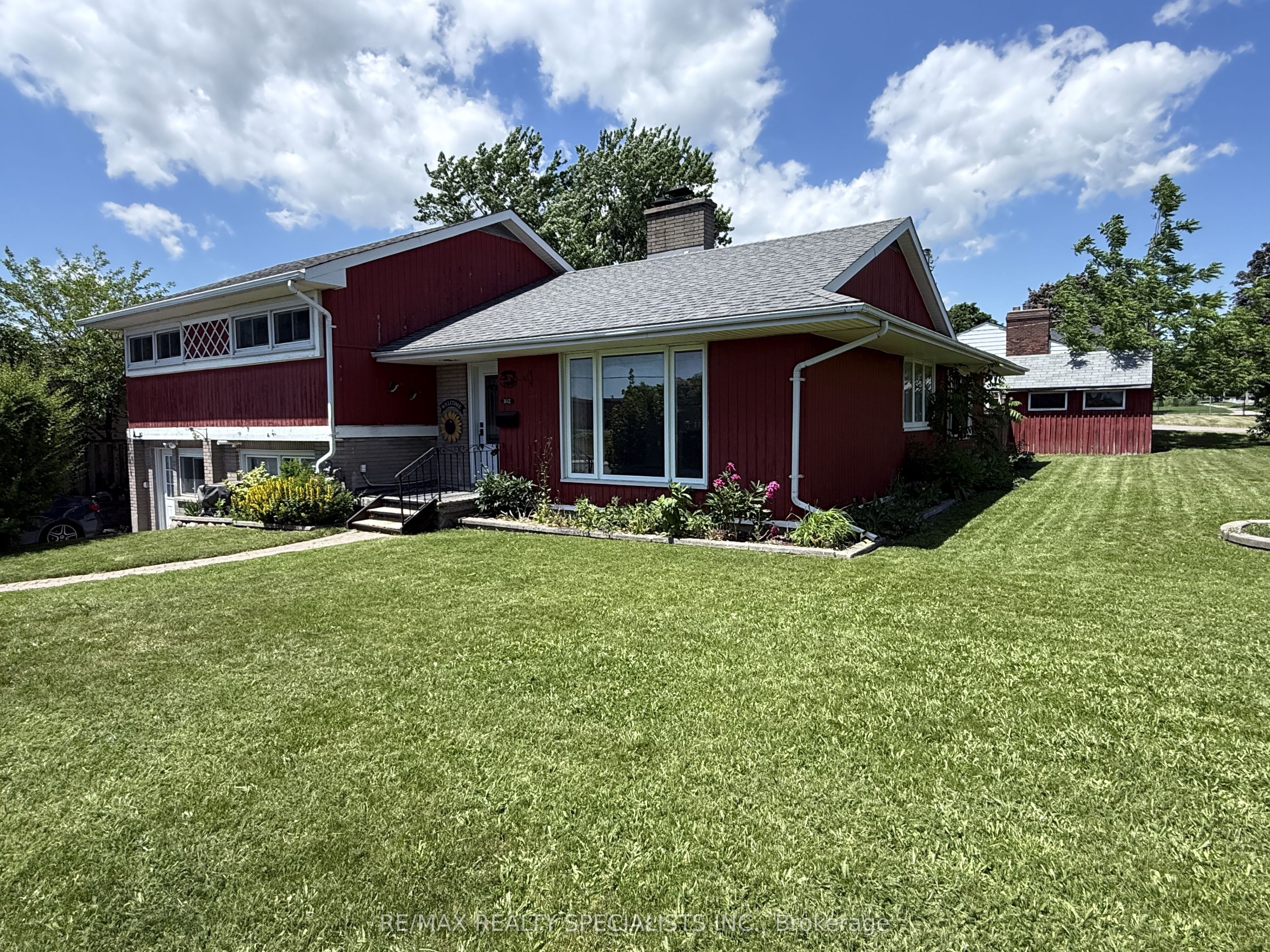 302 King Street Property Photo 4