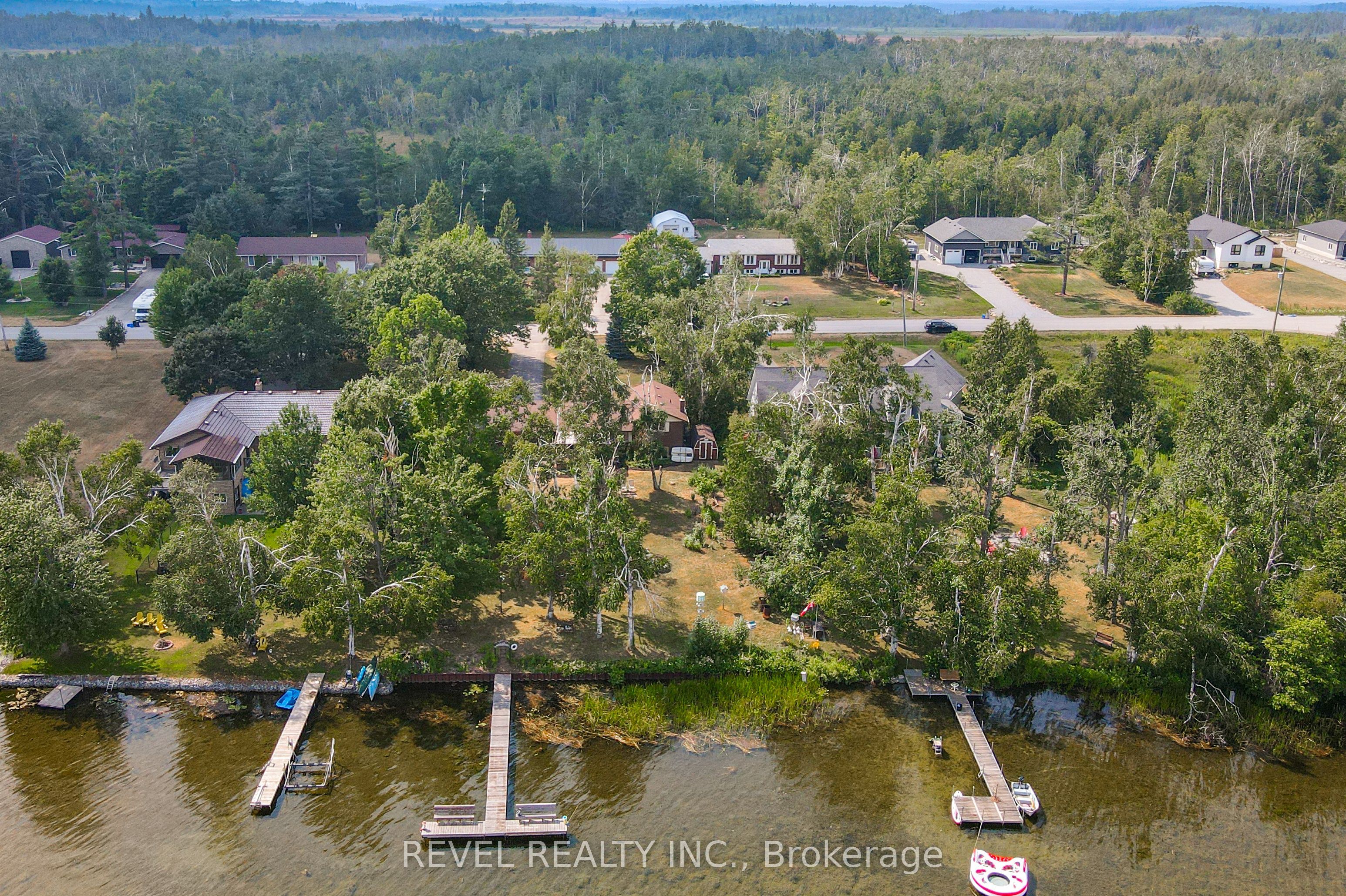 126 Pinewood Boulevard Property Photo 1