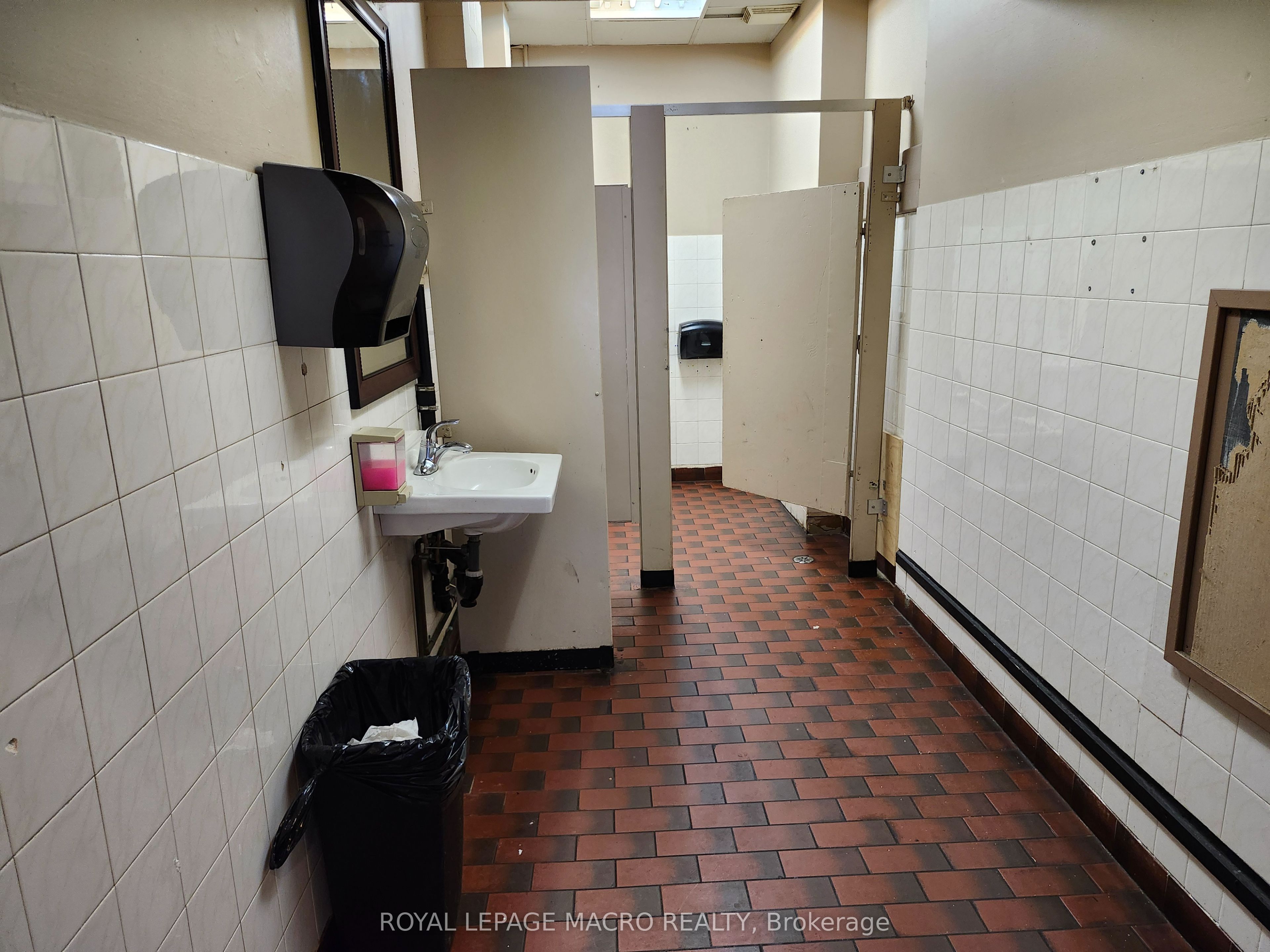 49 Scott Street W Property Photo 18