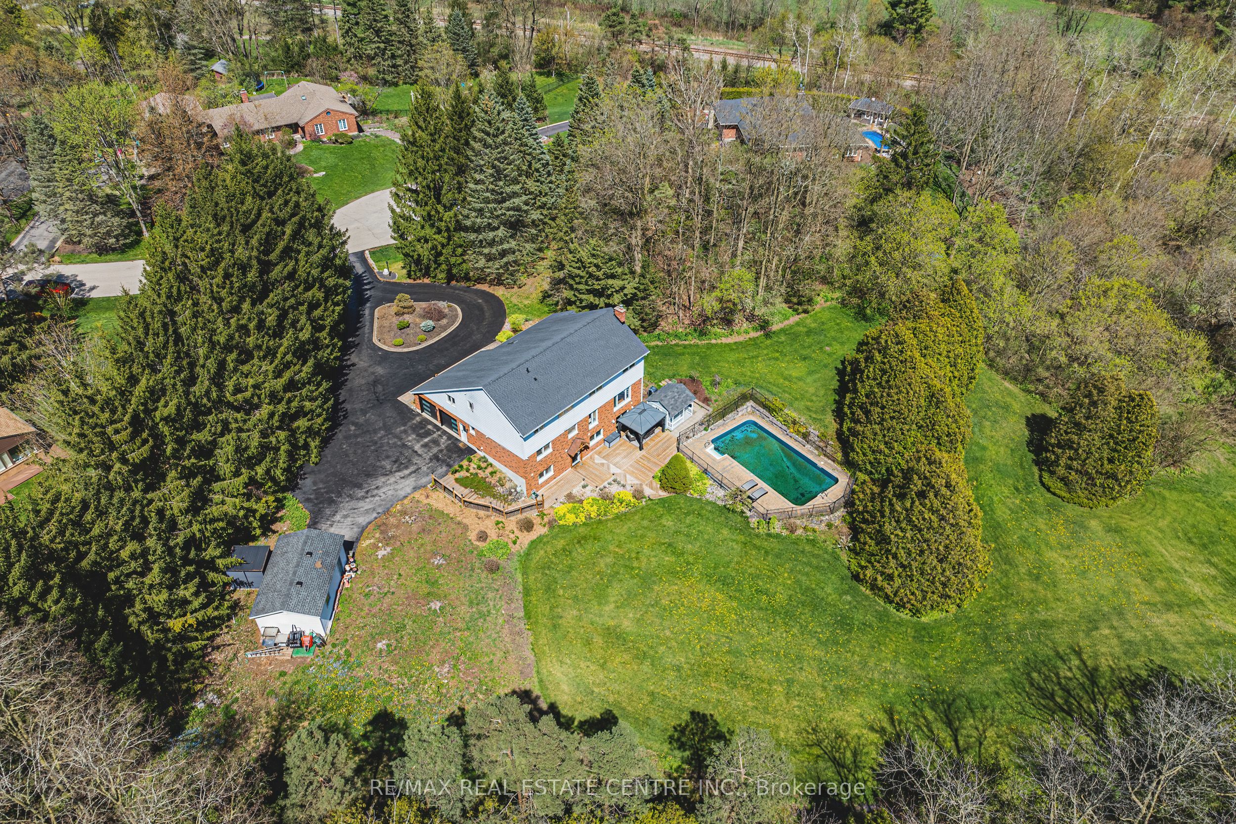 6 Iris Court Property Photo 1