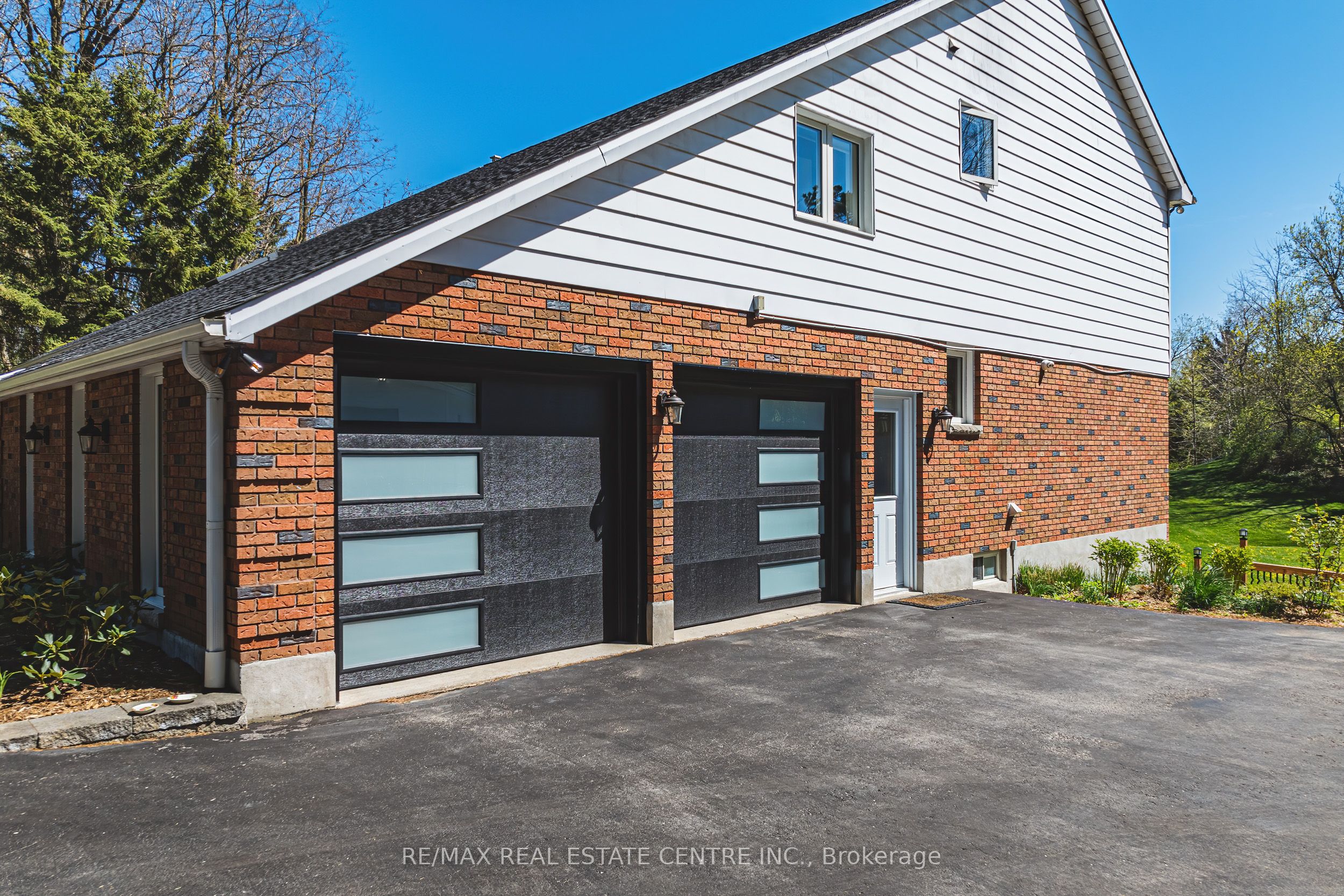 6 Iris Court Property Photo 8