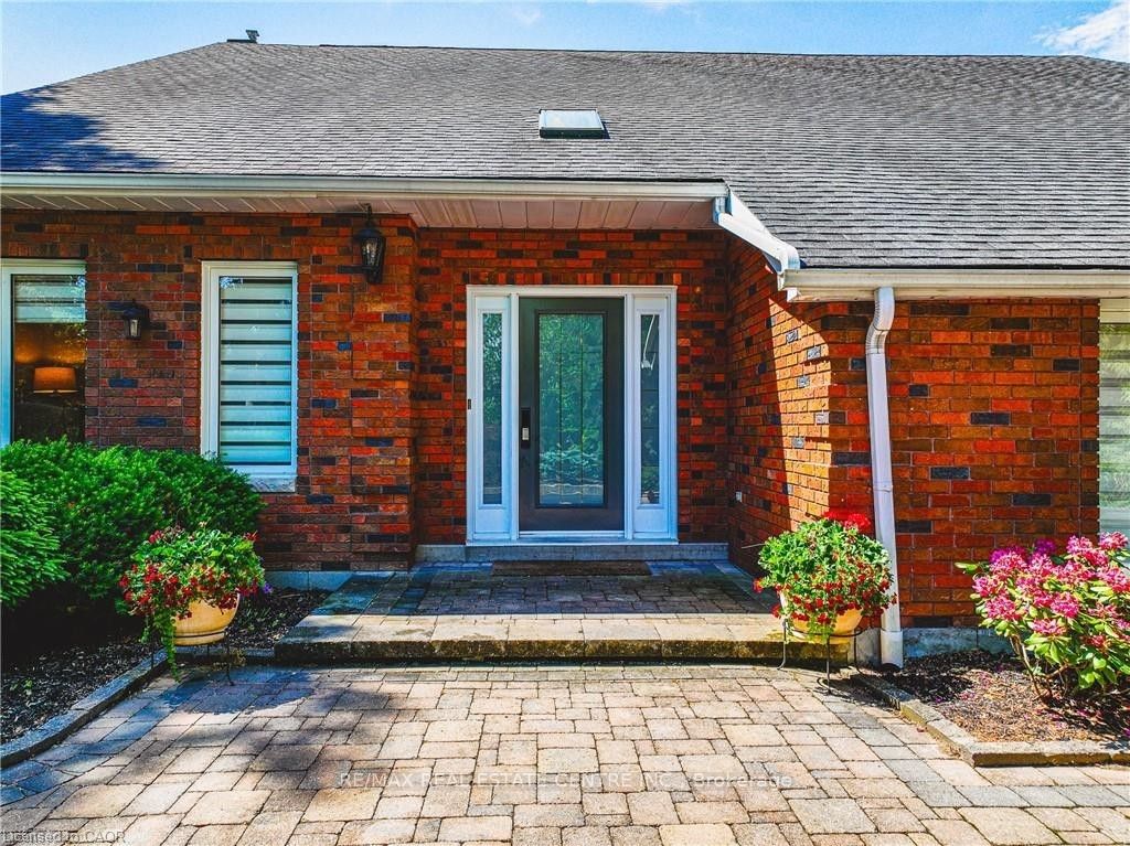 6 Iris Court Property Photo 9