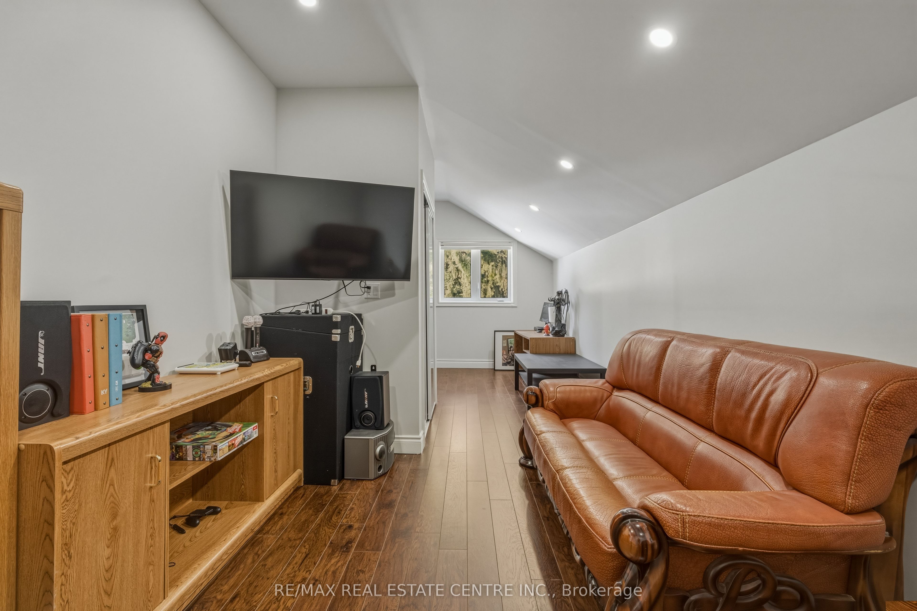 6 Iris Court Property Photo 34