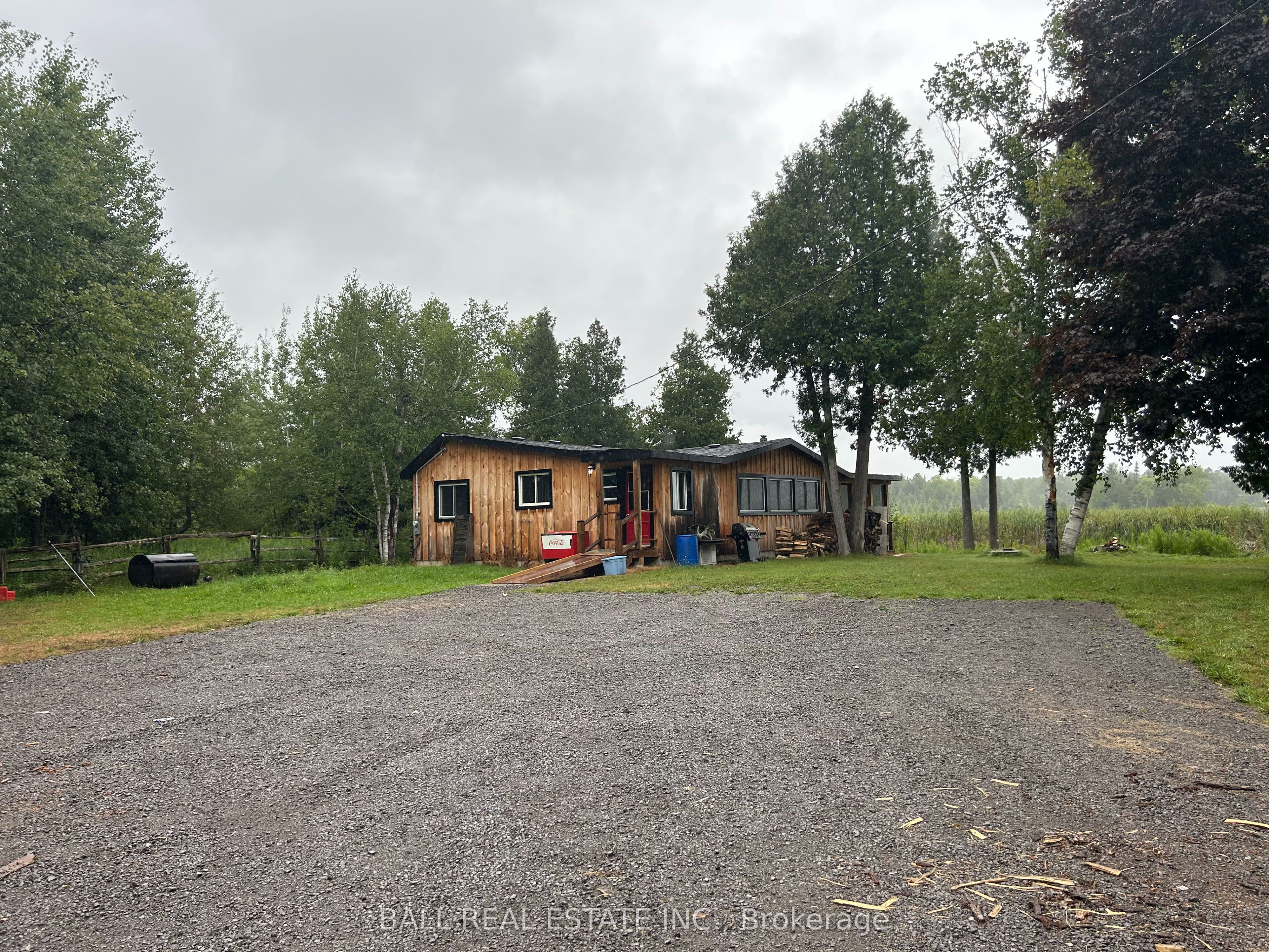 732 13th Line W Property Photo 1