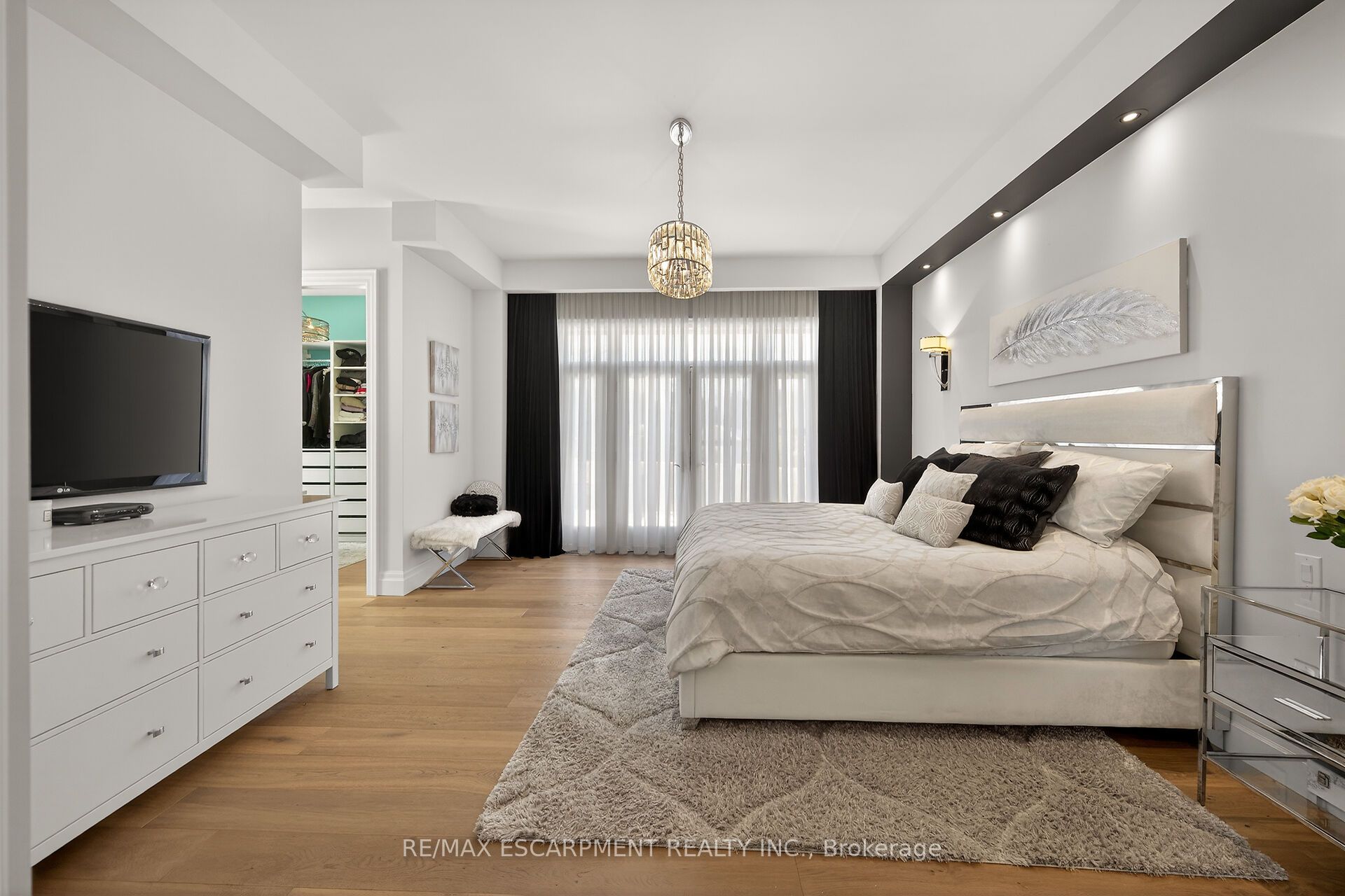 747 Vernon Place Property Photo 16