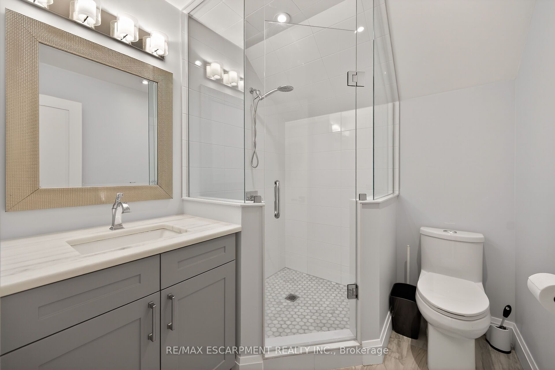 747 Vernon Place Property Photo 22