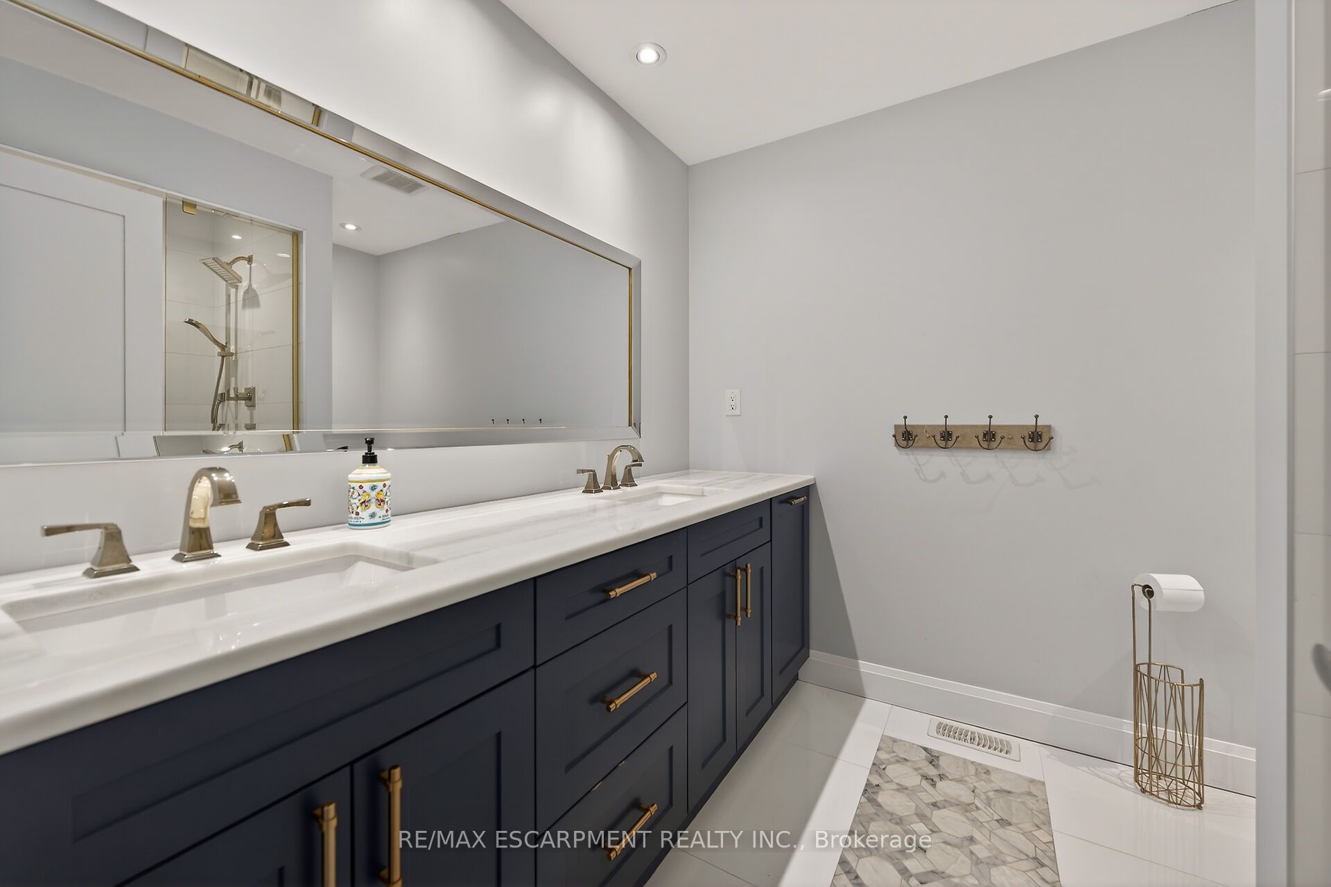 747 Vernon Place Property Photo 28