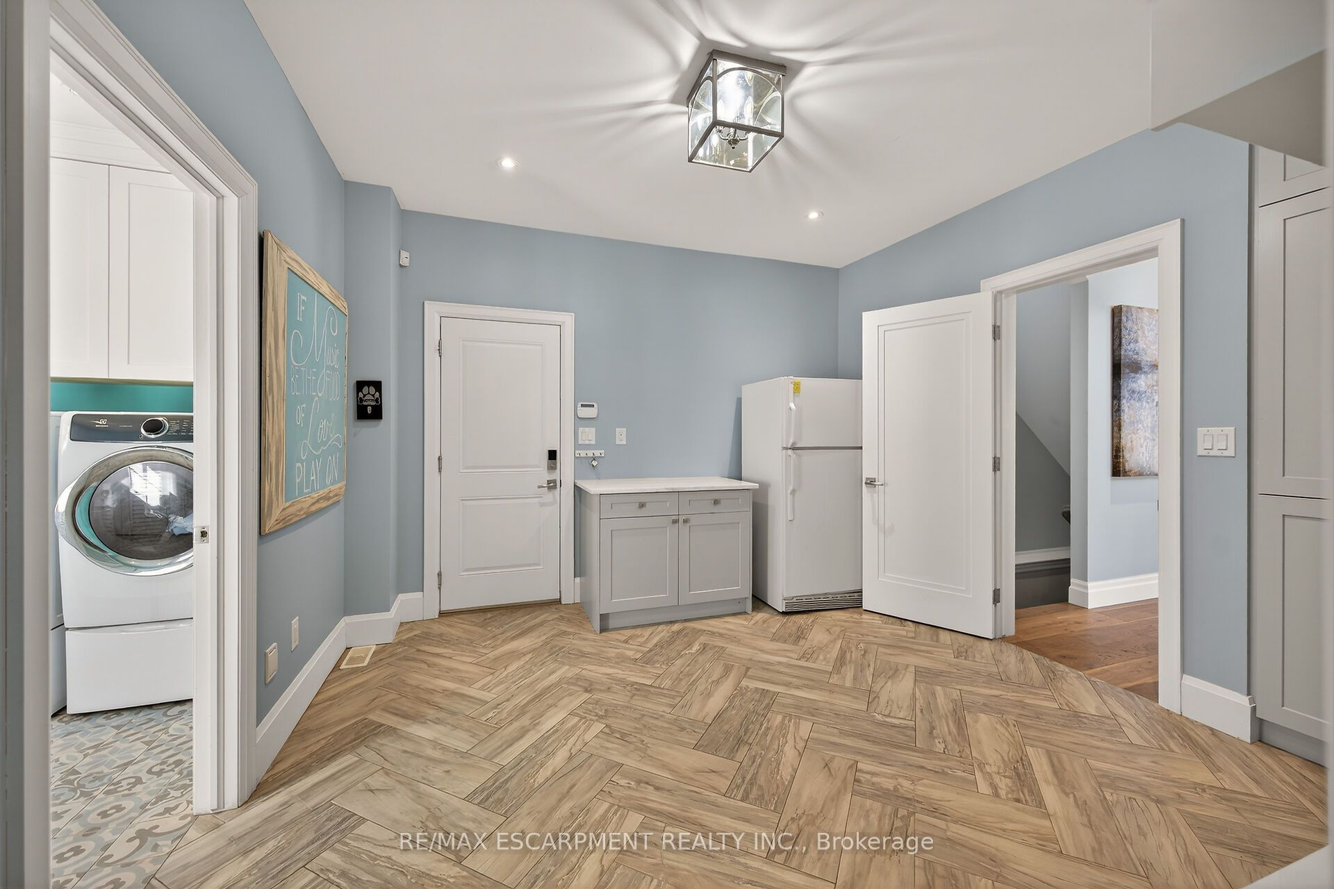 747 Vernon Place Property Photo 31