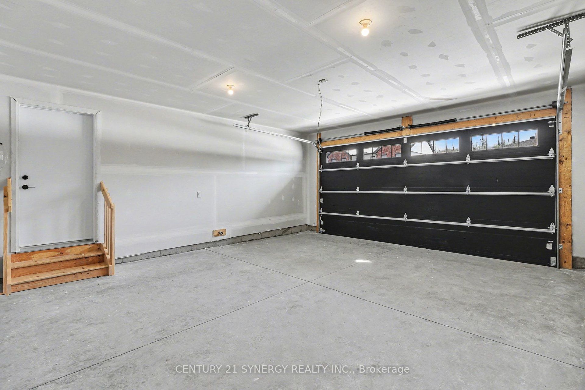 67 Villeneuve Street Property Photo 36