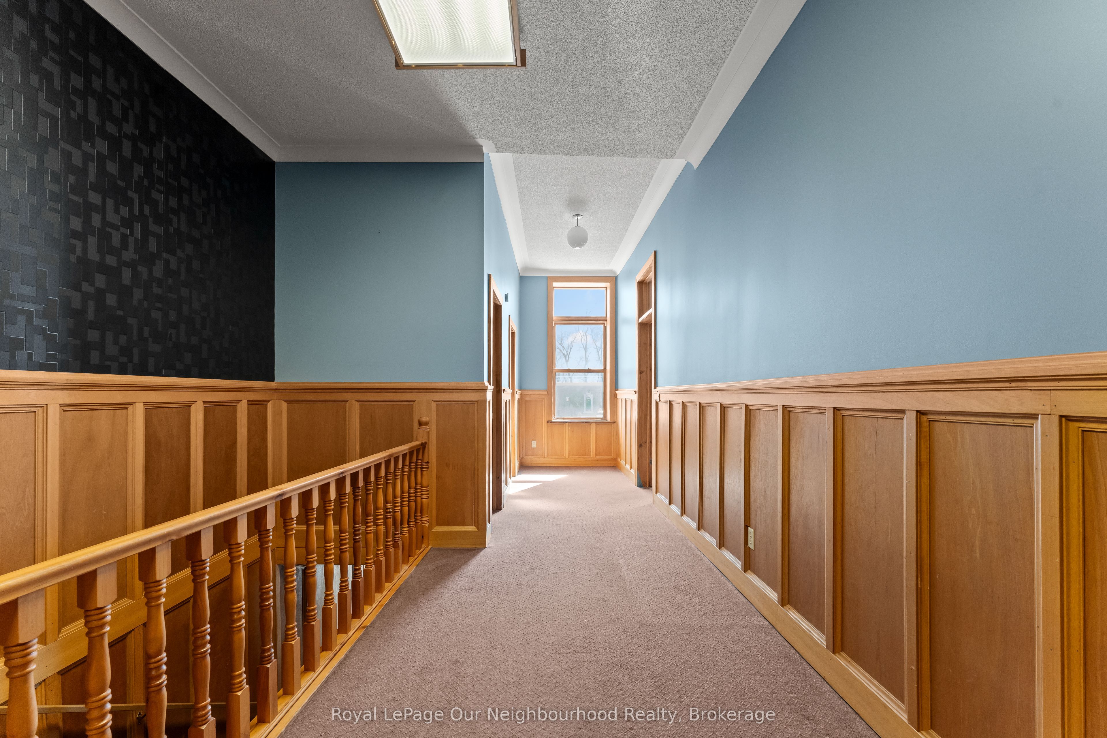11 King Street E Property Photo 2