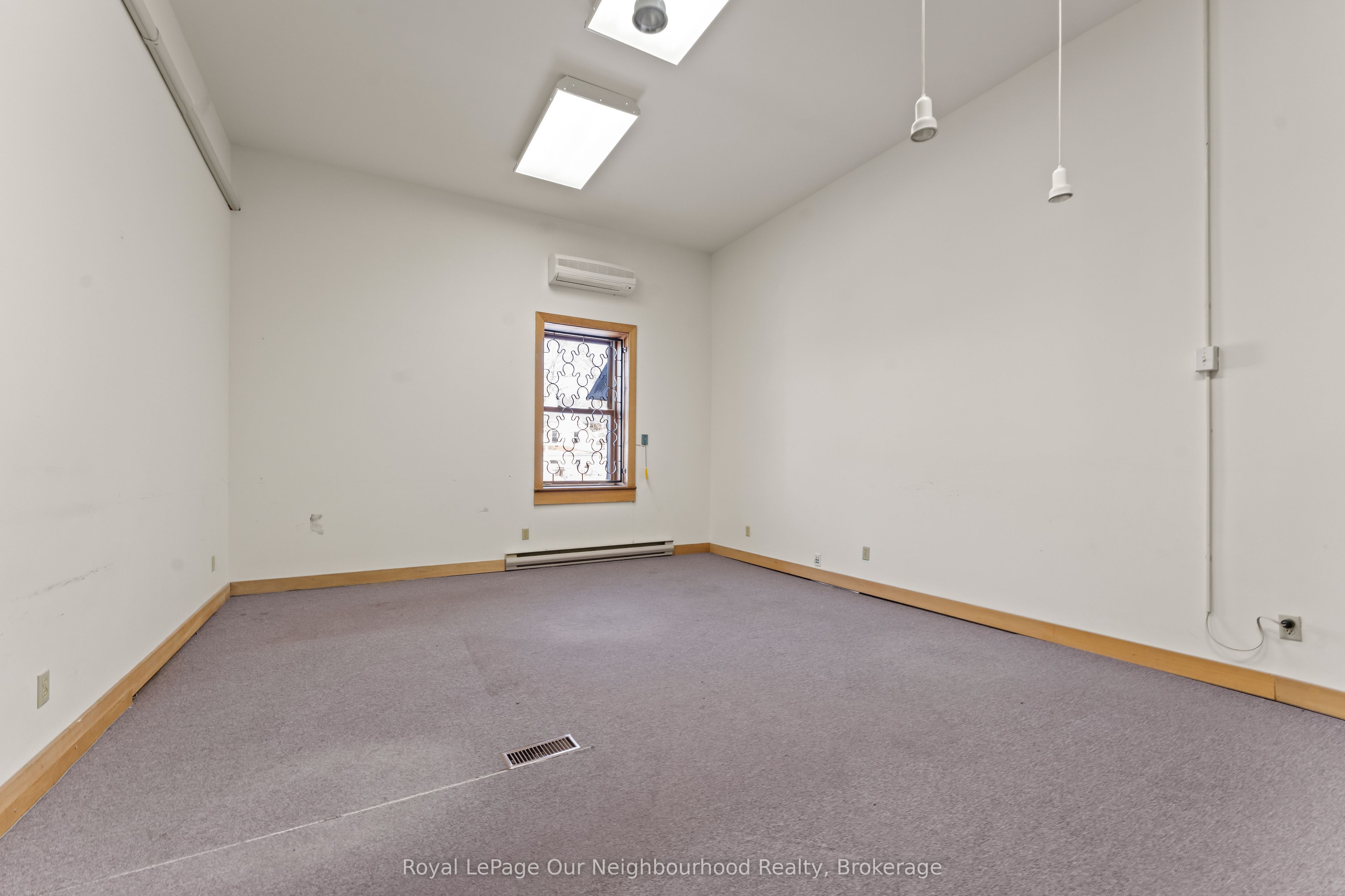 11 King Street E Property Photo 8